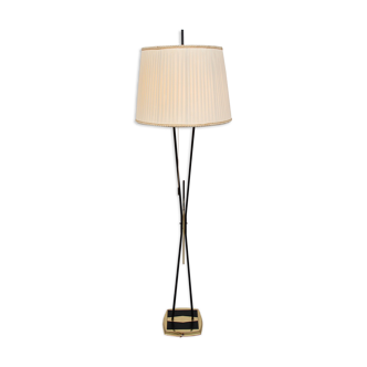 1950s floor-lamp in brass and plissé