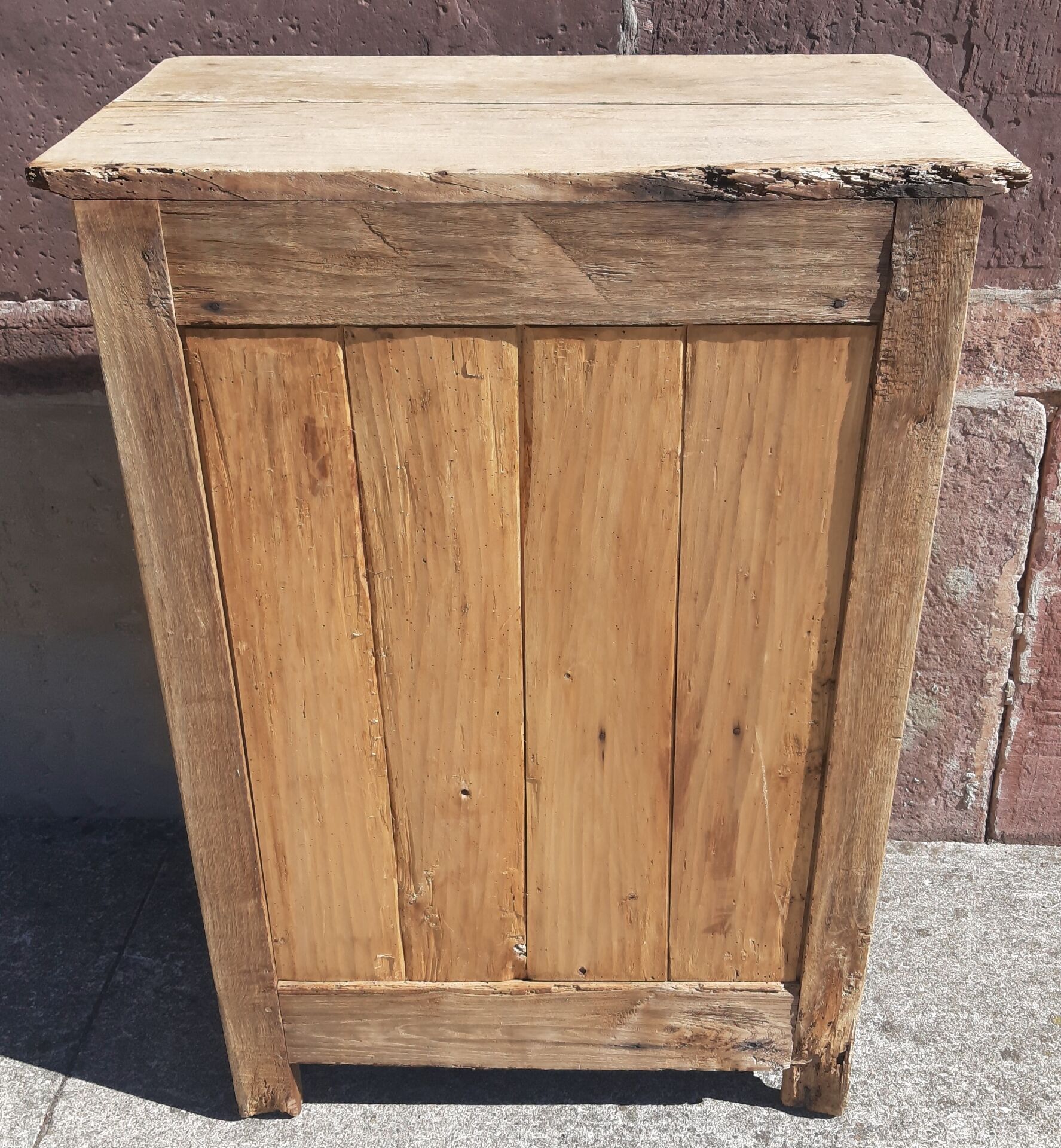 Confiturier or sideboard.