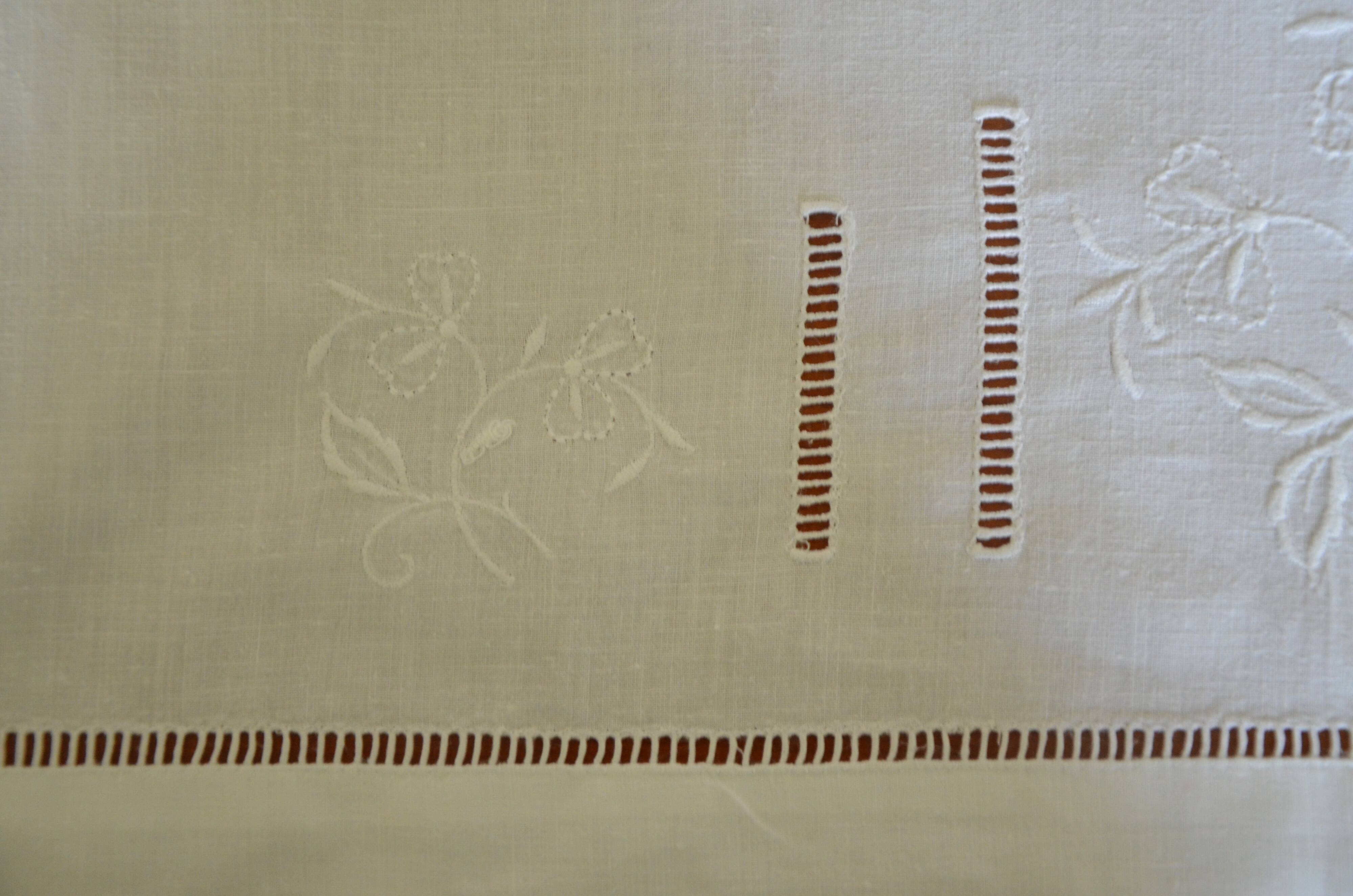 Embroidered children's bedding set