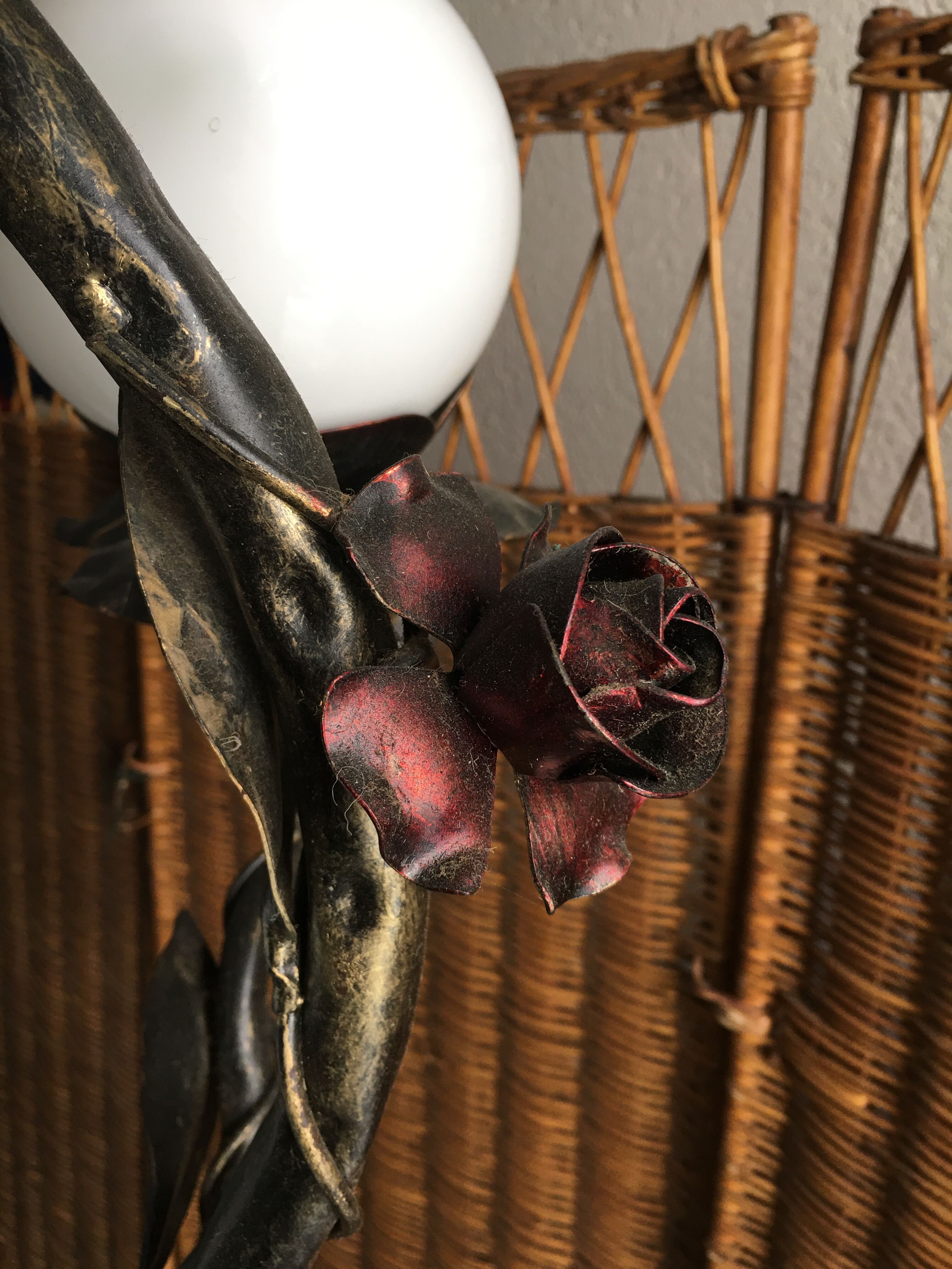 Footlight with opaque crystal globes.