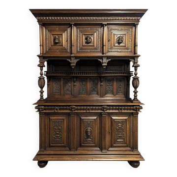 Buffet de style Renaissance en noyer