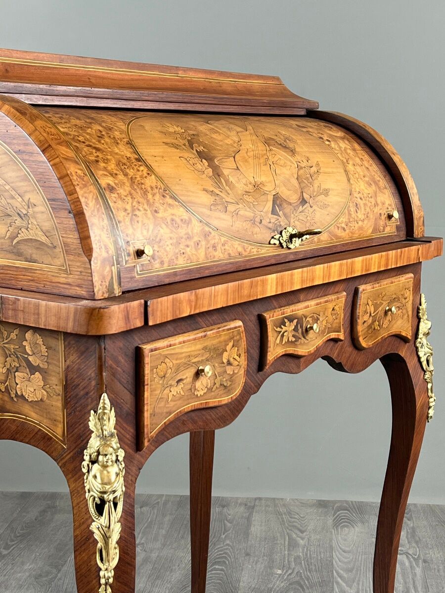 Bureau à cylindre en marqueterie de style Louis XV, XIXe siècle