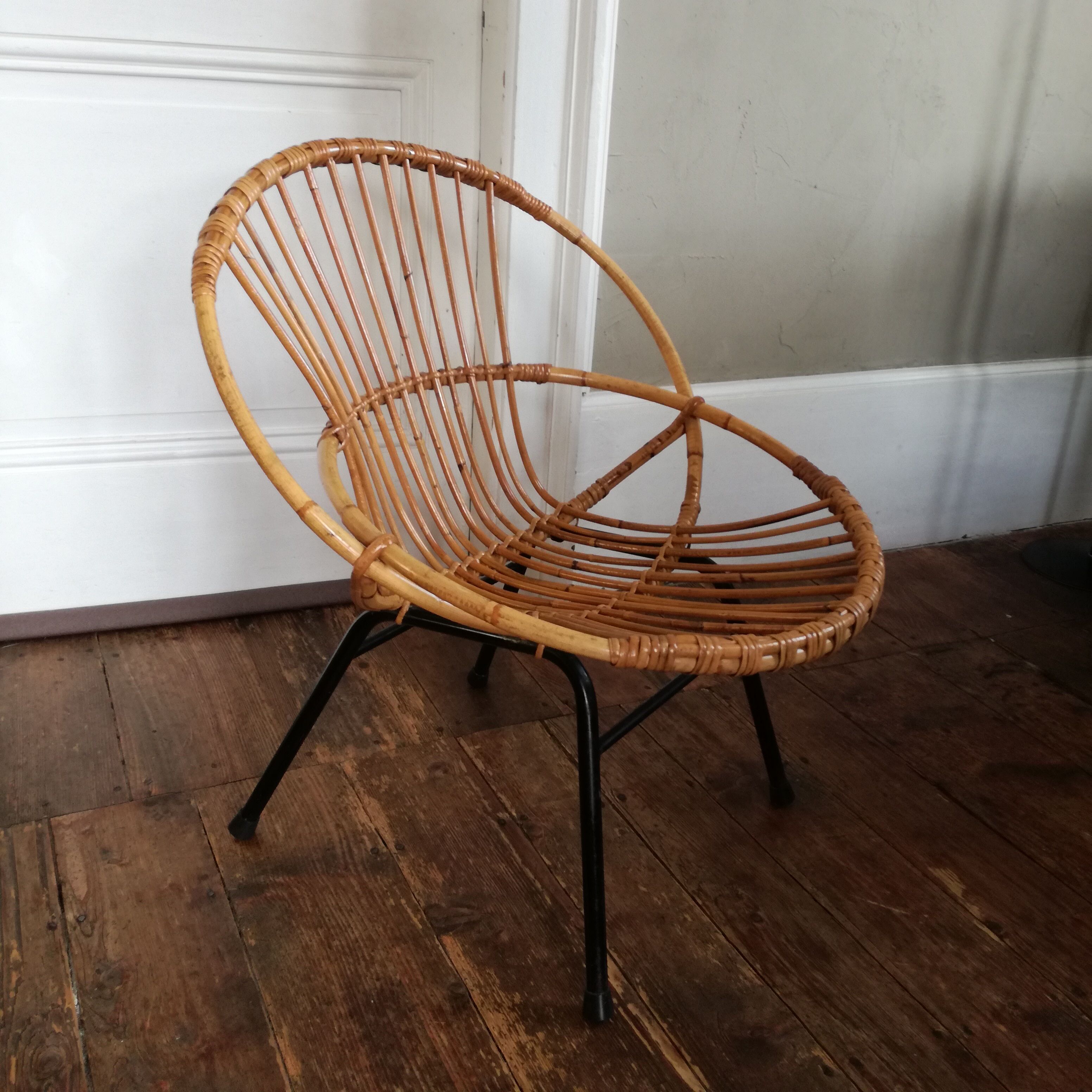 Rattan shell chair and metal feet