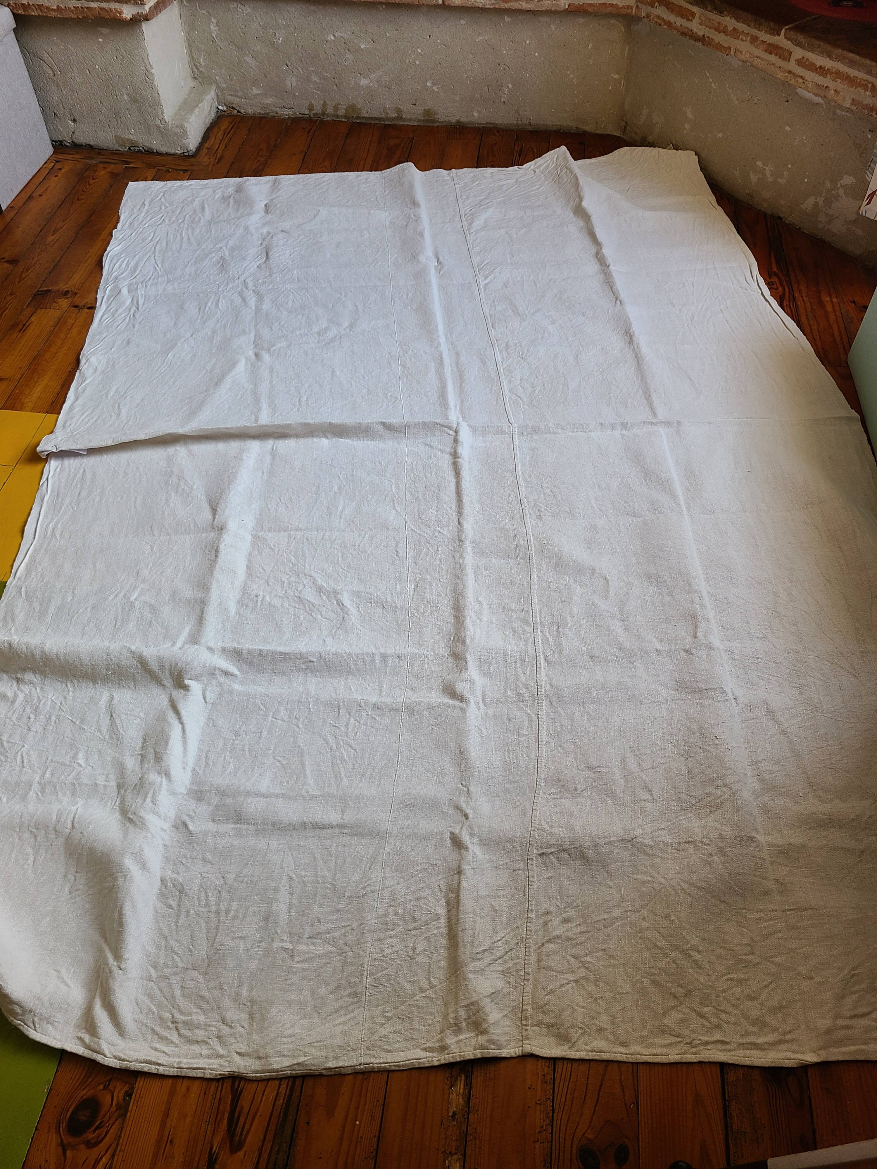 Set of 2 antique pieces in authentic pure linen.
