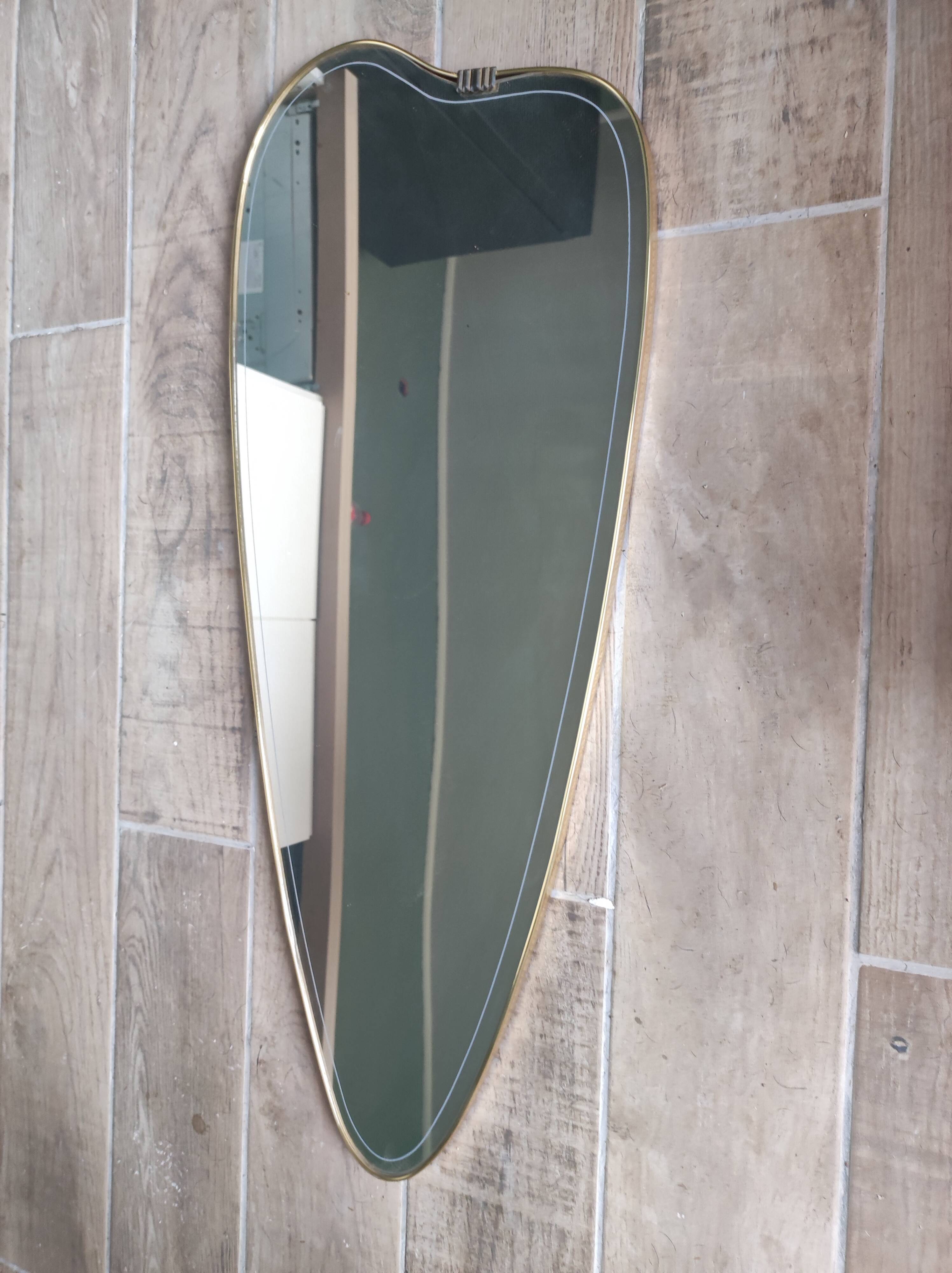 Free-form asymmetrical mirror rearview mirror