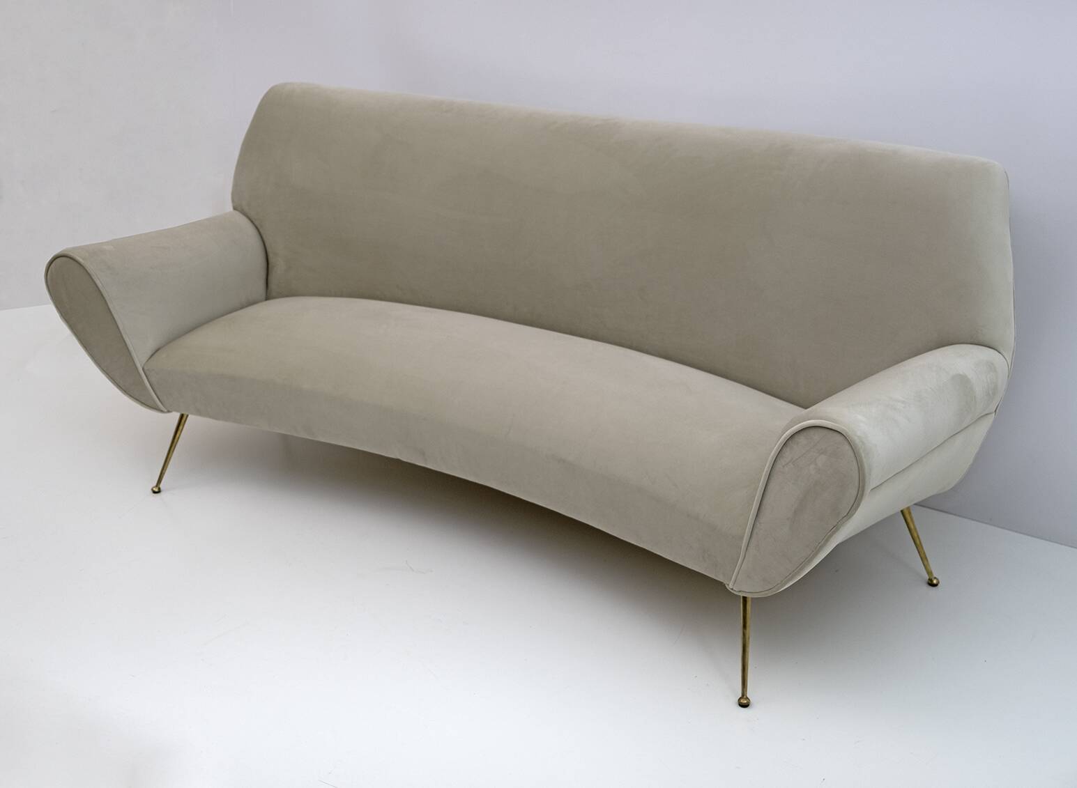 Gigi Radice Mid-Century Modern Italian Velvet Curved Sofa for Minotti, 1950
