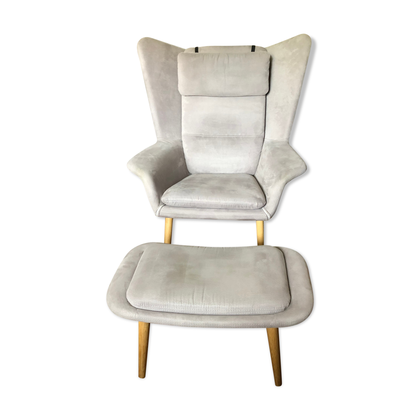 Relaxed chair with foot rests