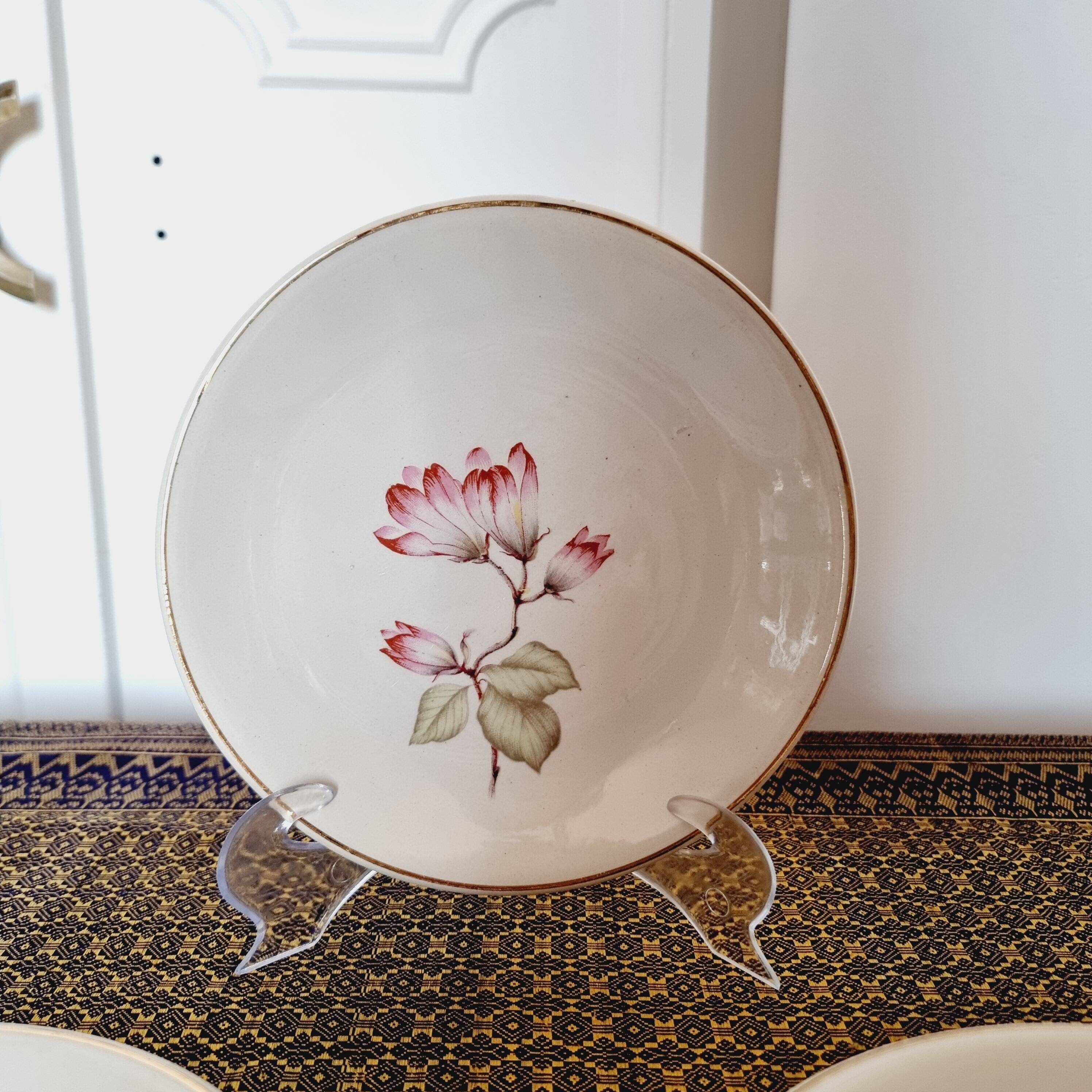 7 Mangnolias Dessert Plates 19.5cm with Gold profile.