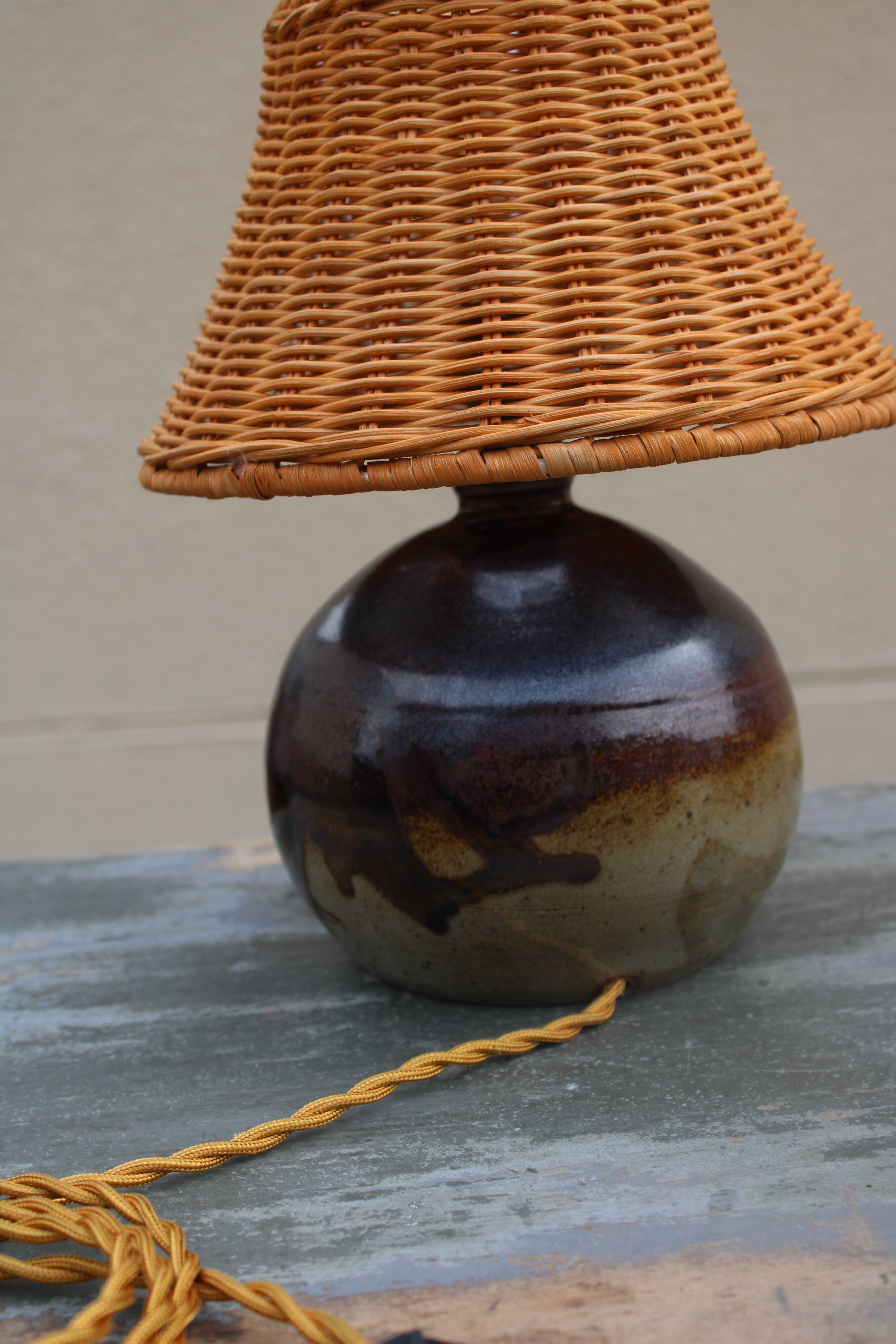 Vernified and rattan sandstone lamp