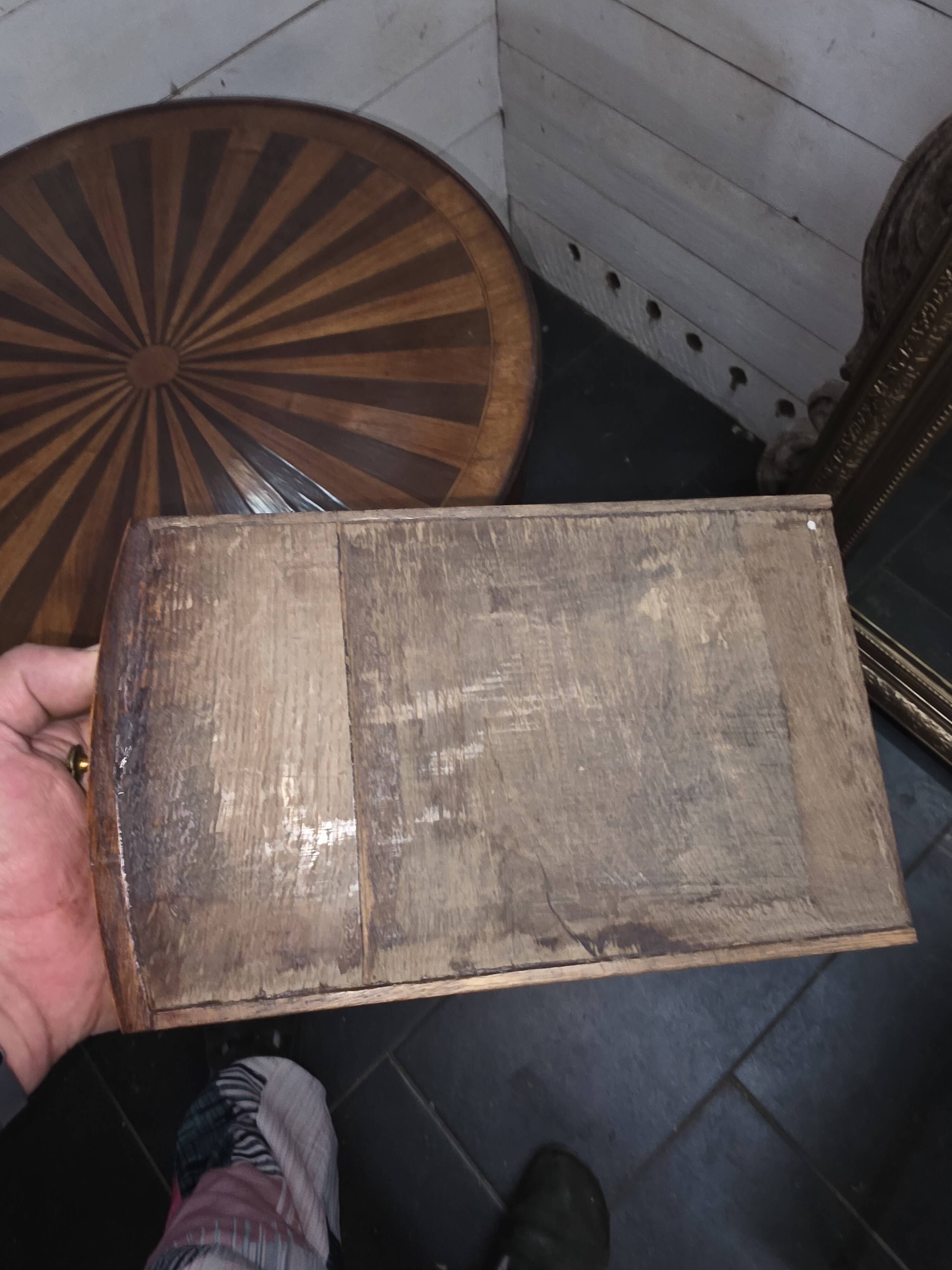 Bouillotte table in marquetry, signed Pagny Fils, Paris, early 20th century