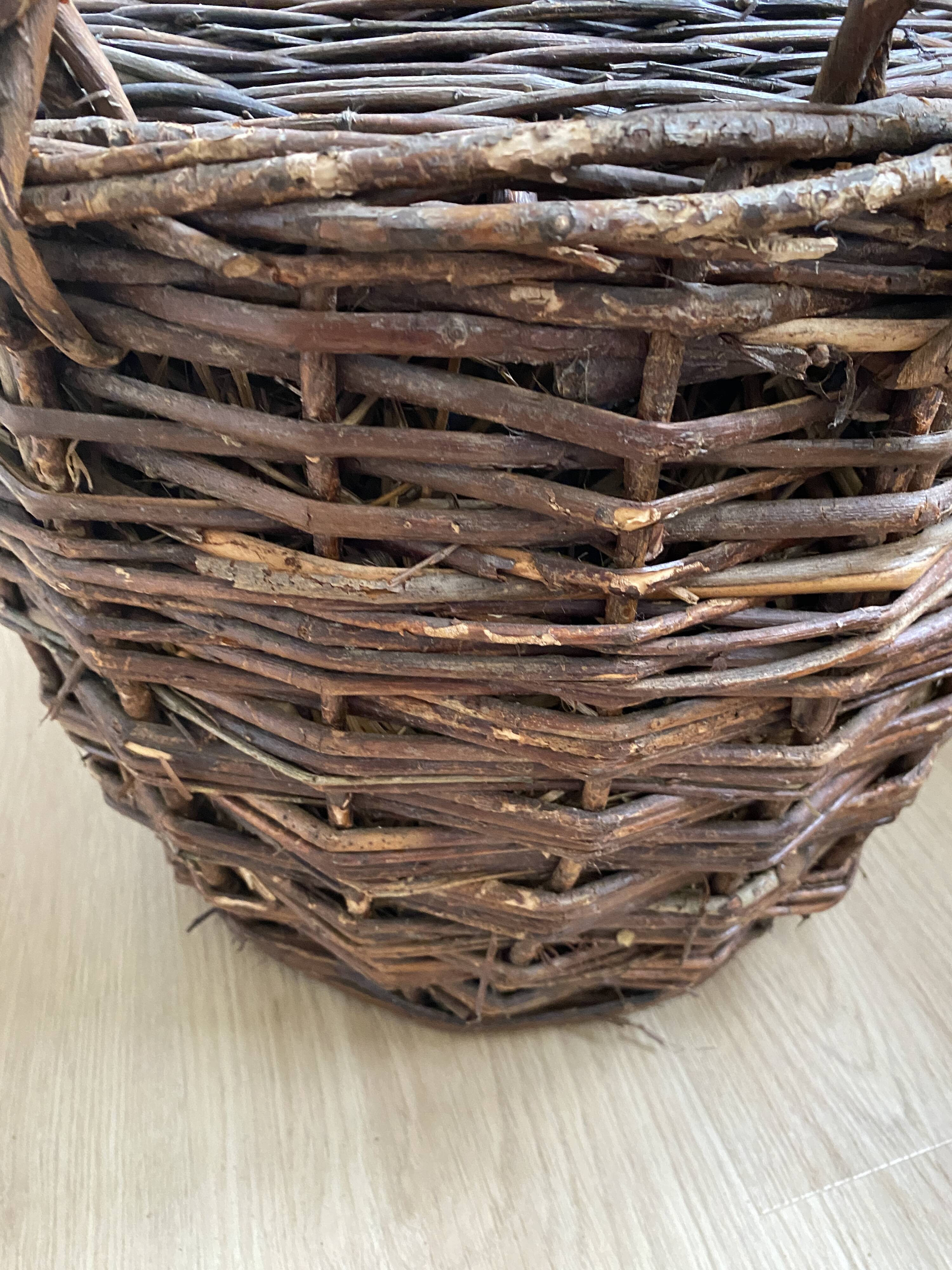 Dame Jeanne in her vintage wicker case