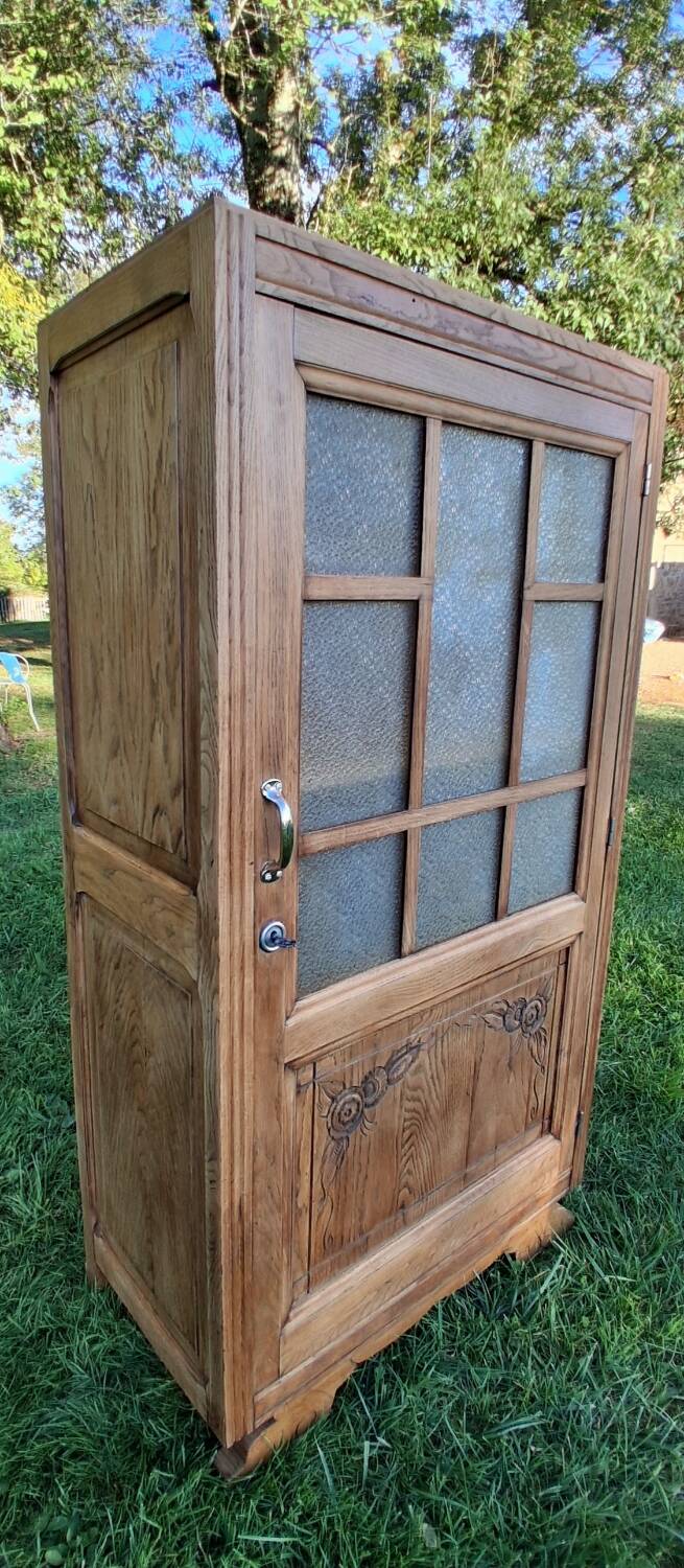 Glass-fronted hosiery cabinet