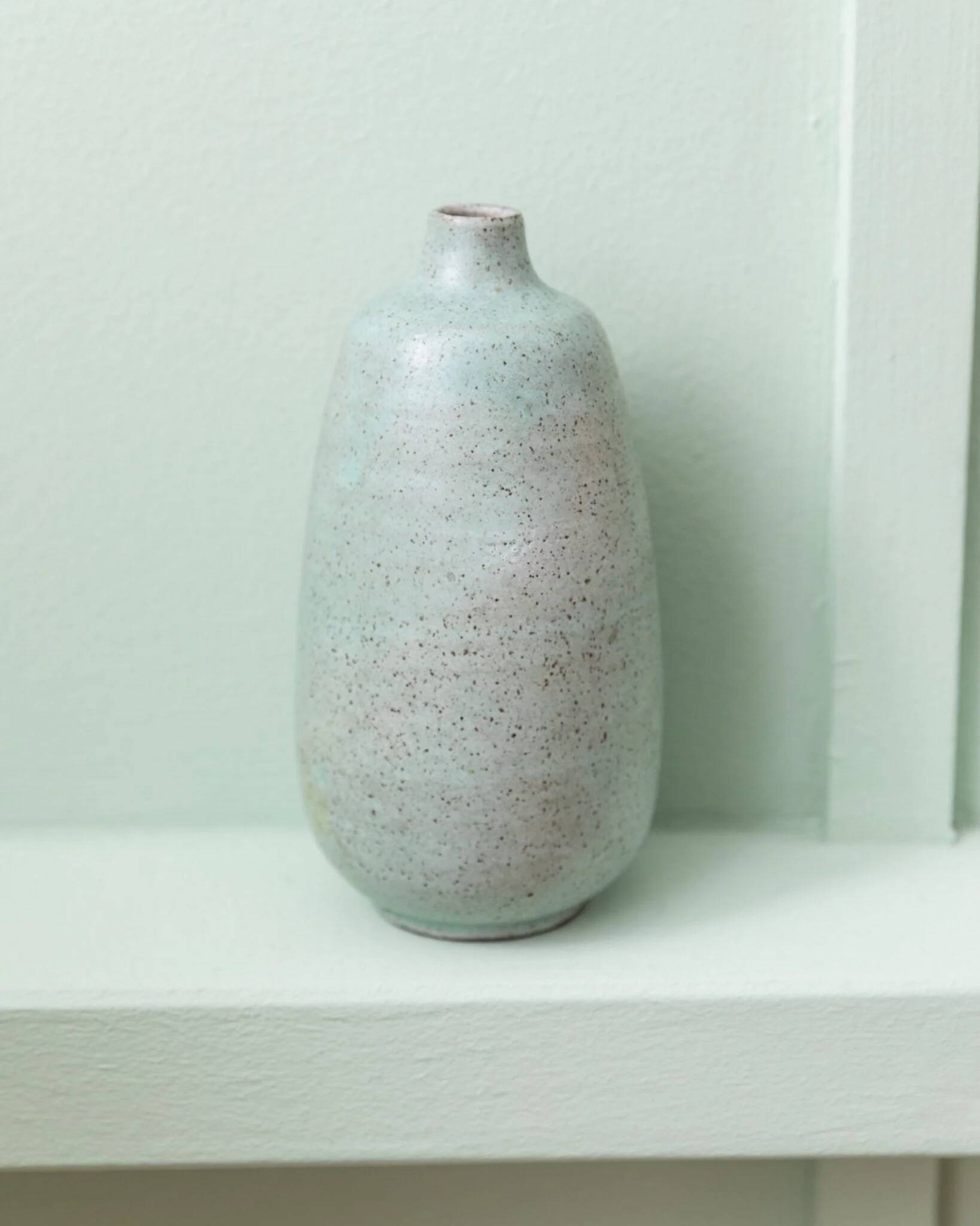 Vase en grès menthe par Carl Fischer pour PGH Bürgel – Céramique de studio organique du milieu du siècle, années 1960