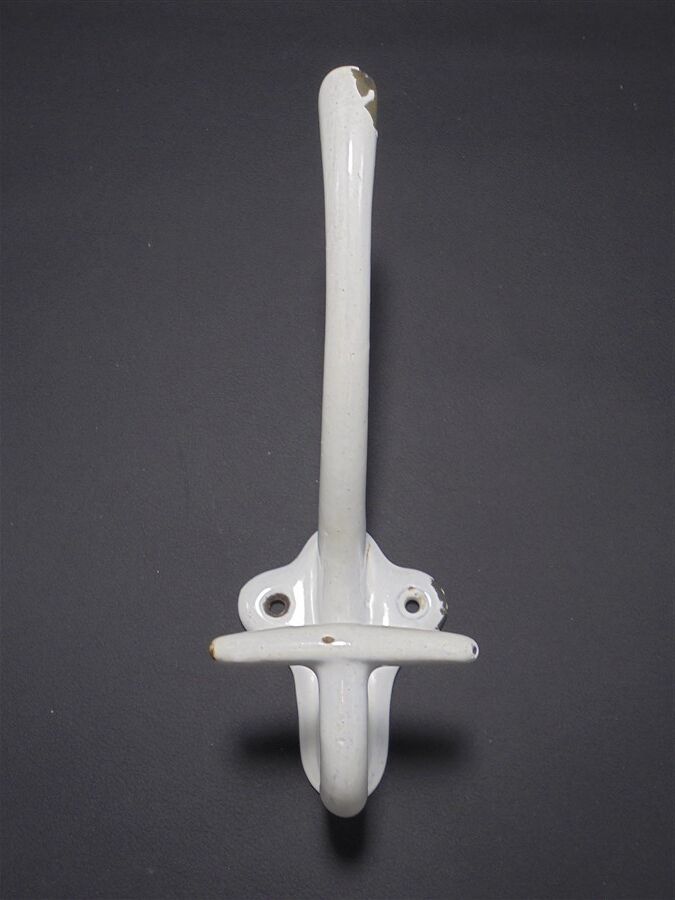 Enamelled cast iron hook