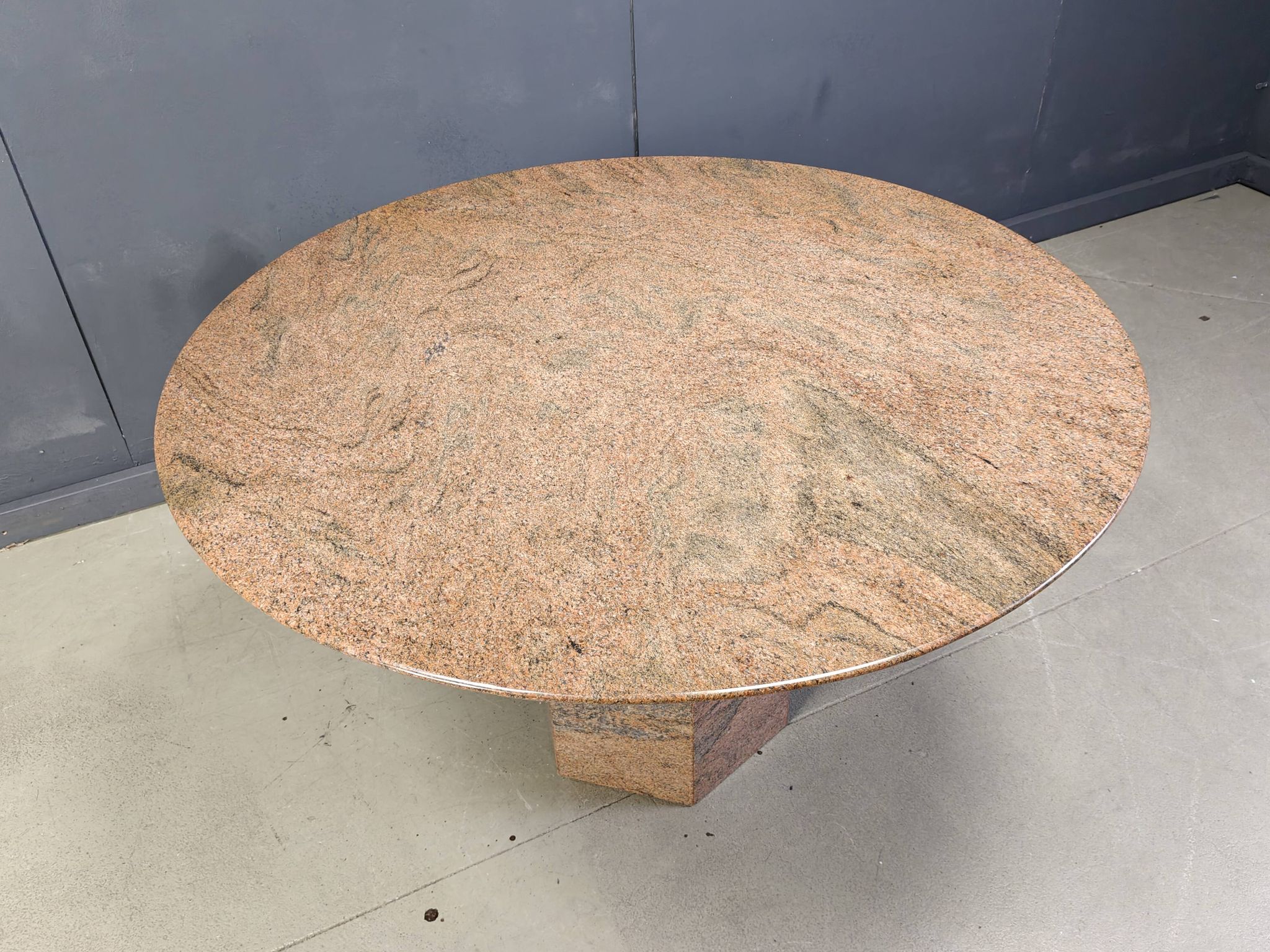 Table à manger ronde en granit vintage, années 1970
