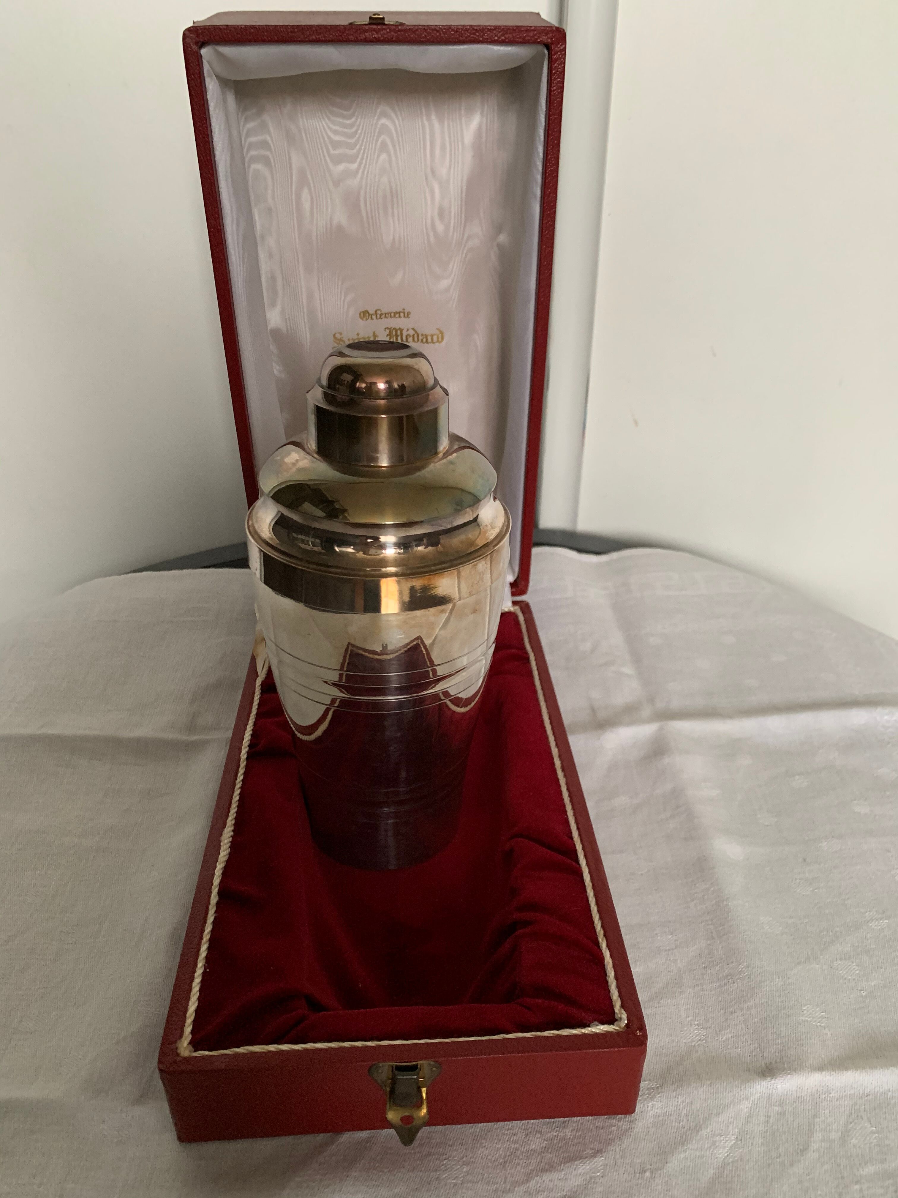 Silver metal shaker - St Medard goldsmith