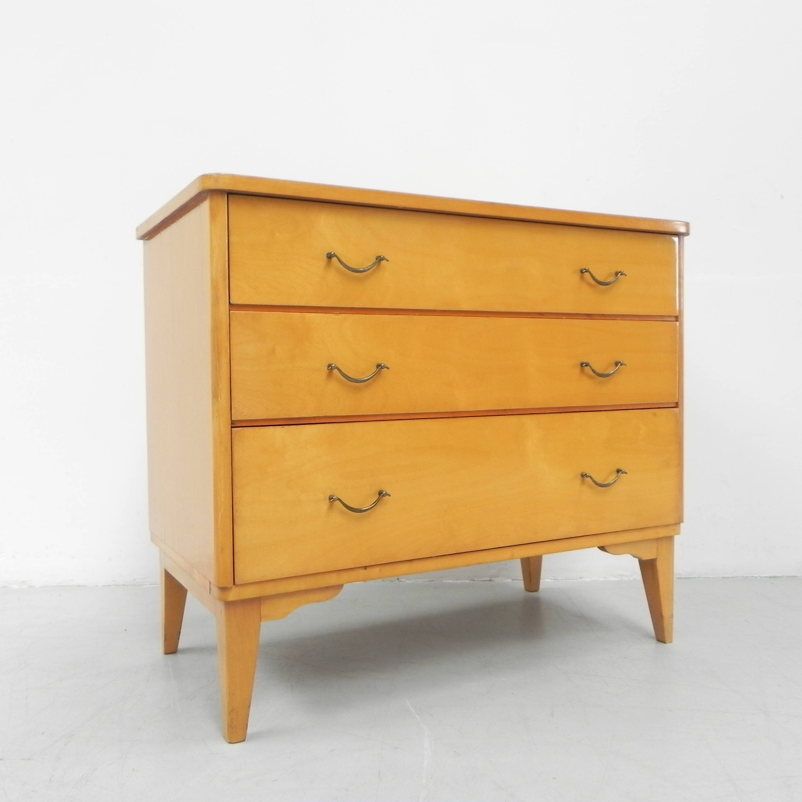 Vintage chest of drawers with 3 drawers