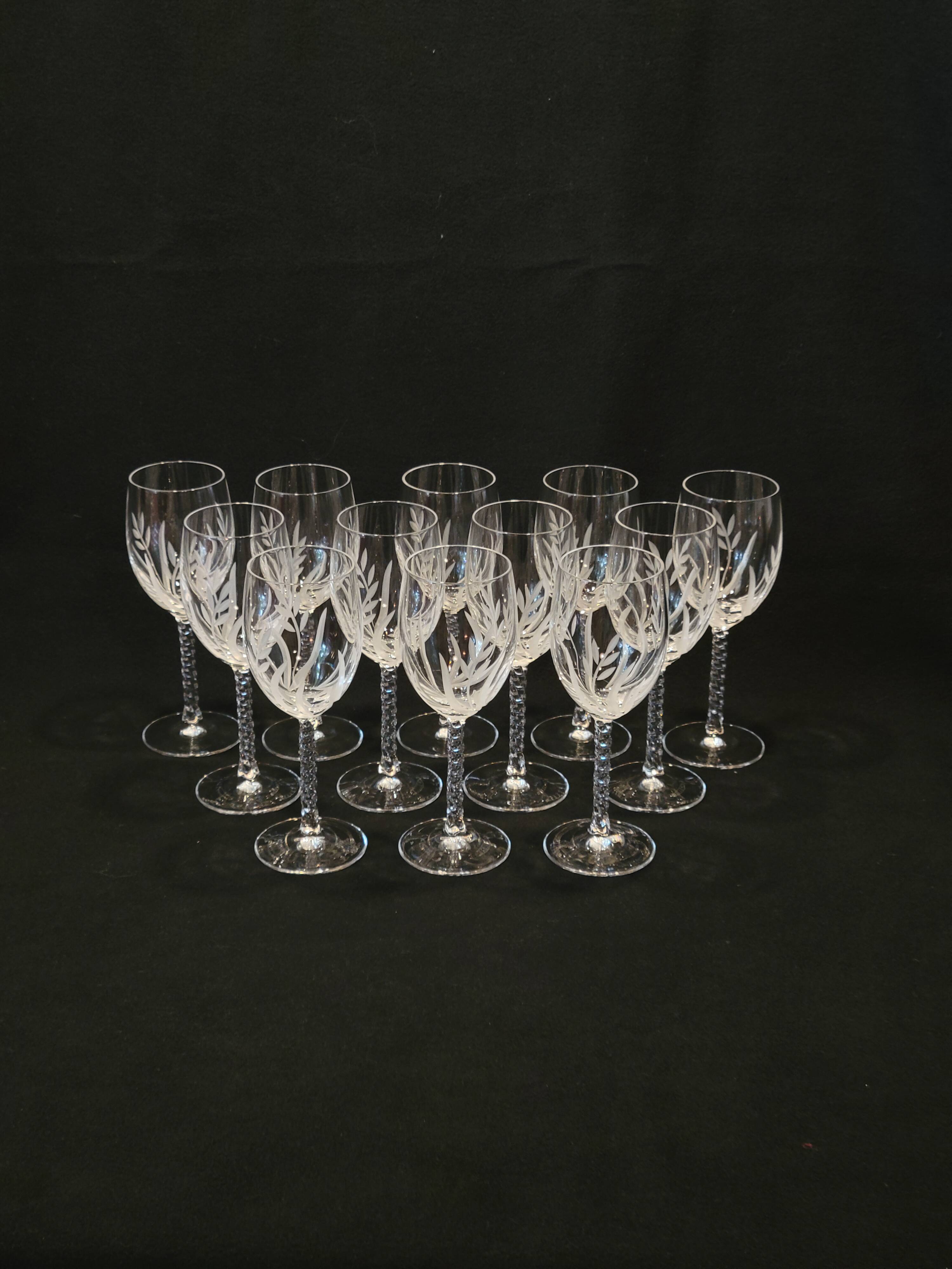 12 White Wine Glasses in Arques Crystal, Fleury Cut Flamépis Pattern