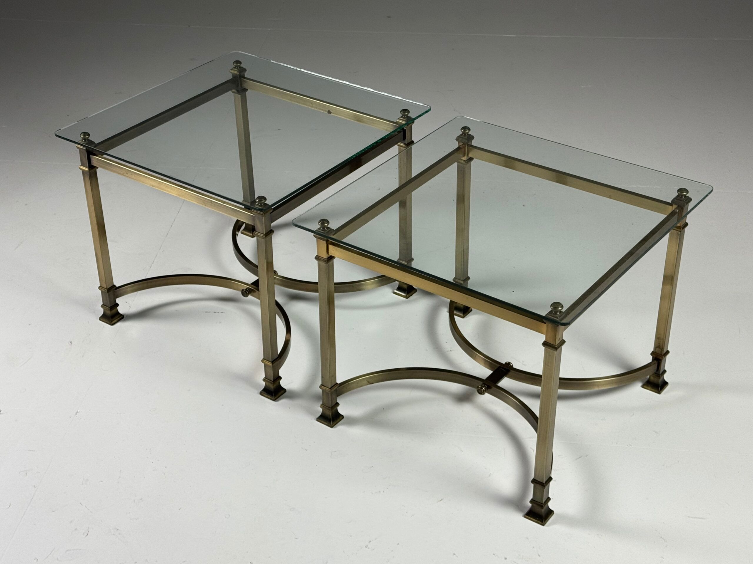 Ensemble de 2 tables d'appoint en métal vintage