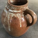 Pitcher in brown sandstone with effect of dripping and white speckling