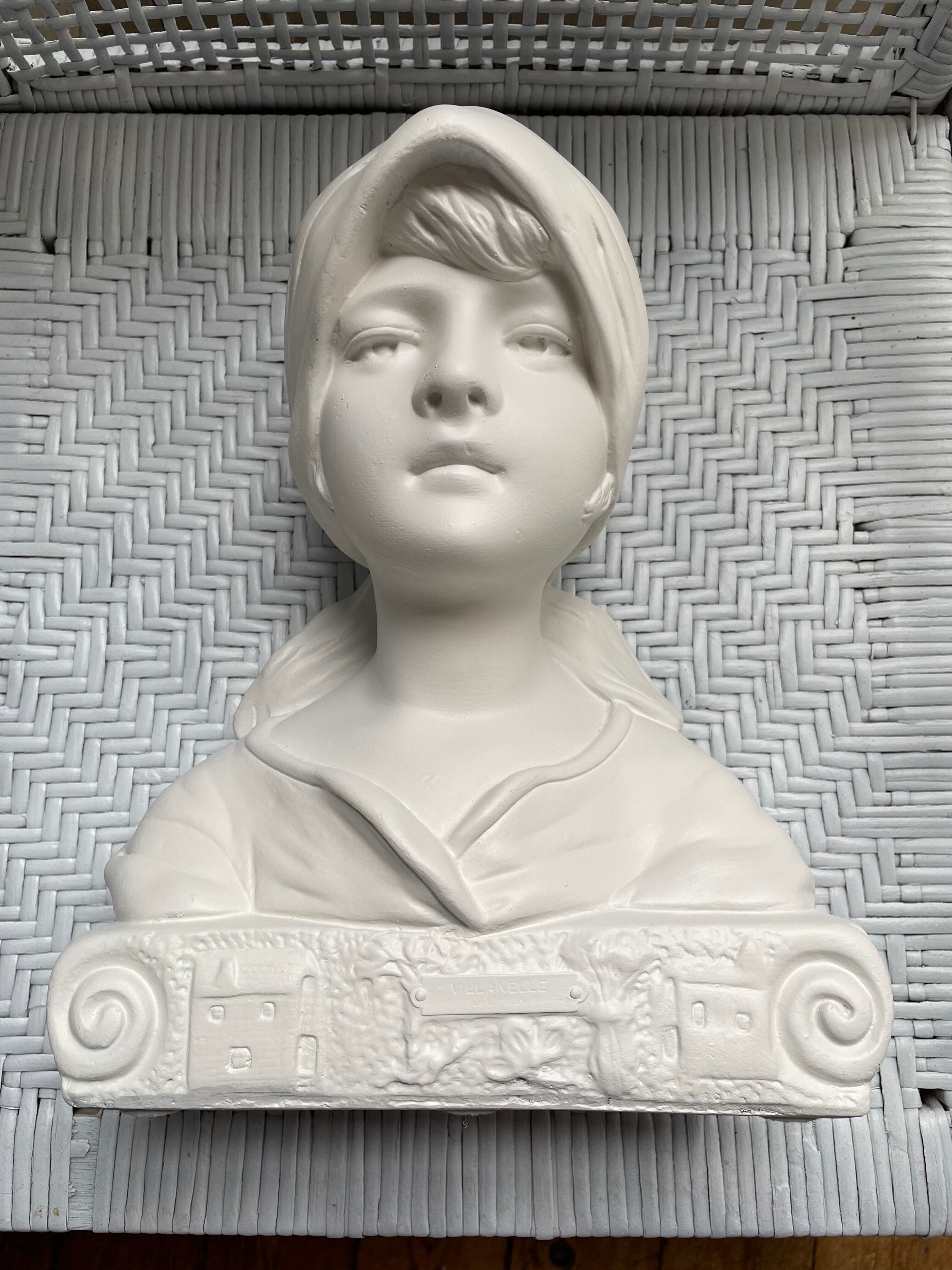 Buste de jeune fille en plâtre