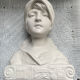 Buste de jeune fille en plâtre