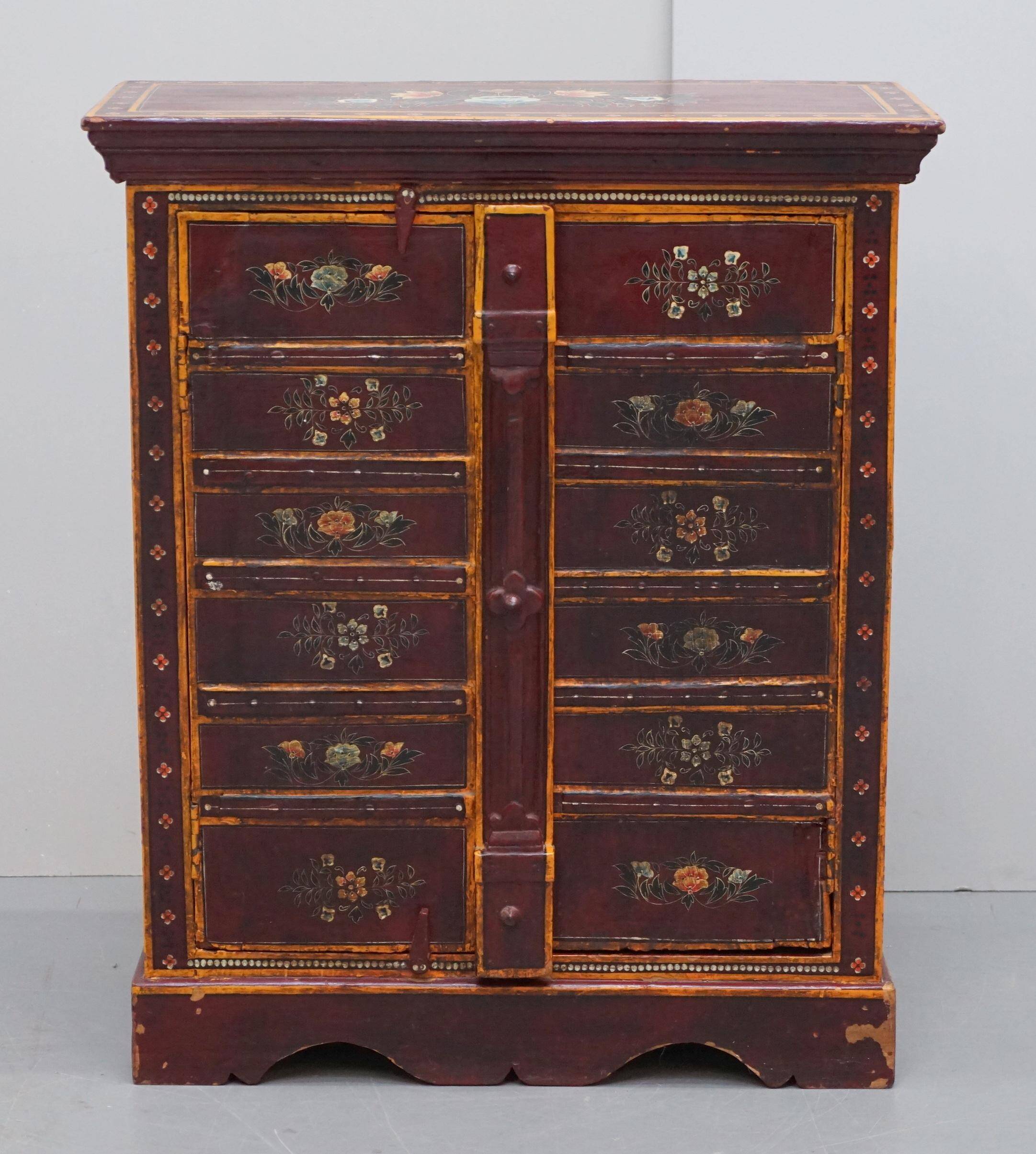 Buffet latéral peint à la main oriental circa 1900