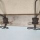 Portemanteau vintage patères métalliques avec mascarons (visages) sur plaque en bois de hêtre