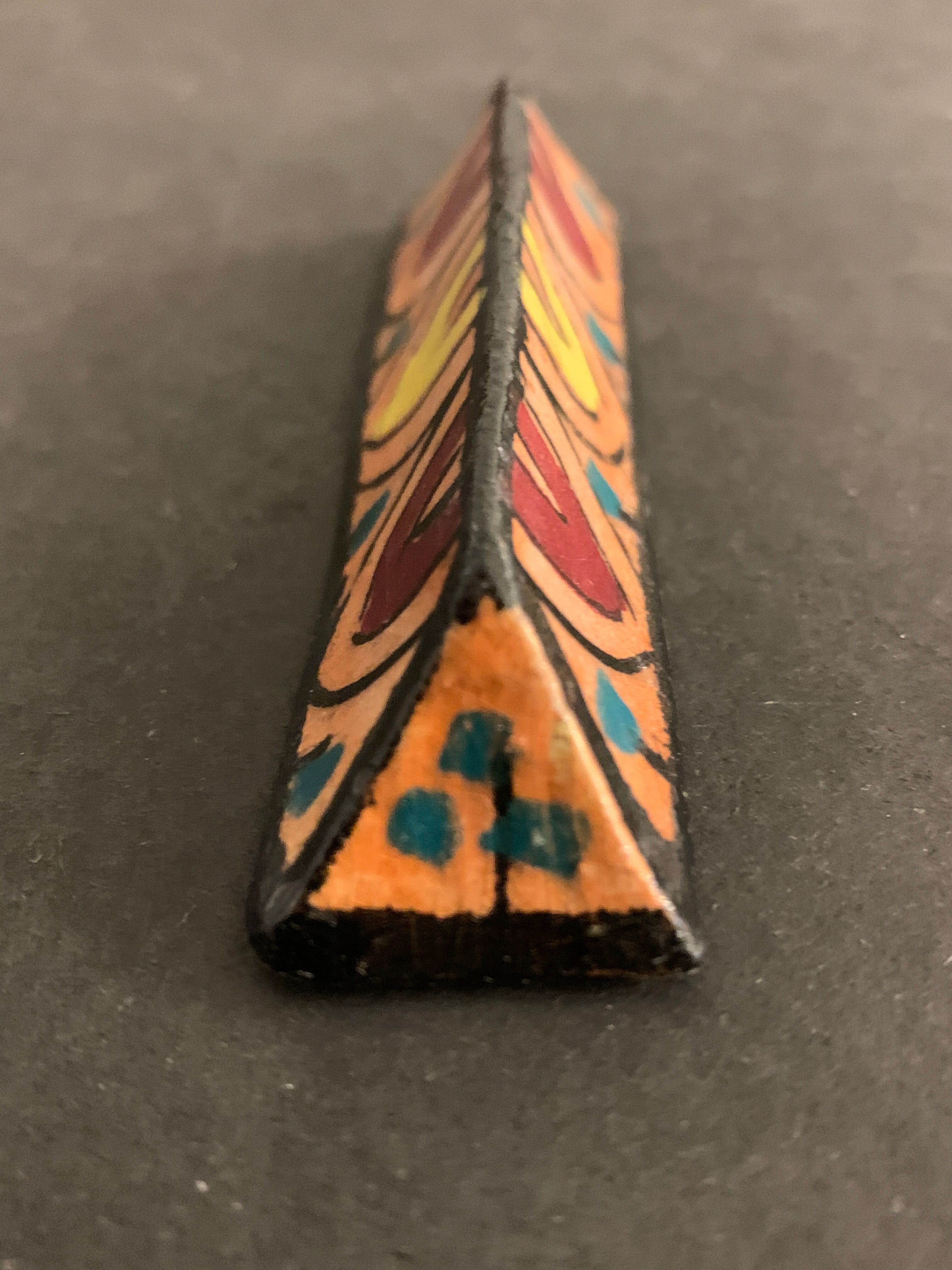 12 carries polychrome ceramic knives