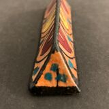 12 carries polychrome ceramic knives