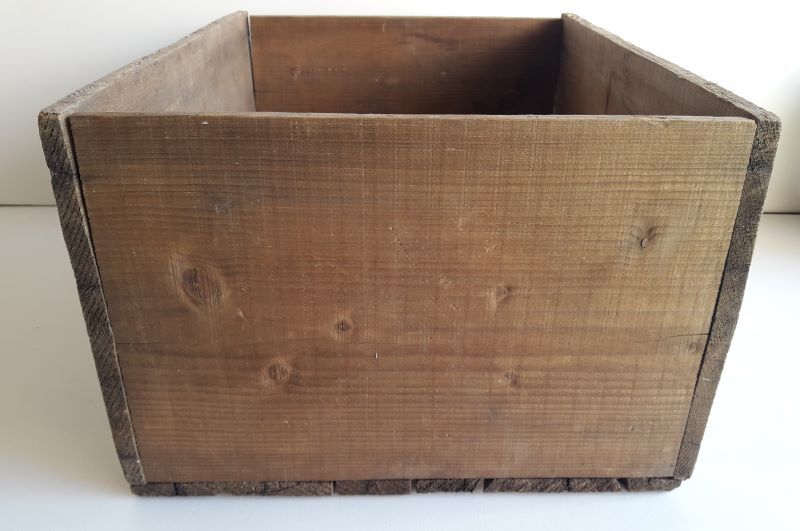 Case wood transport old wine Henri Maire