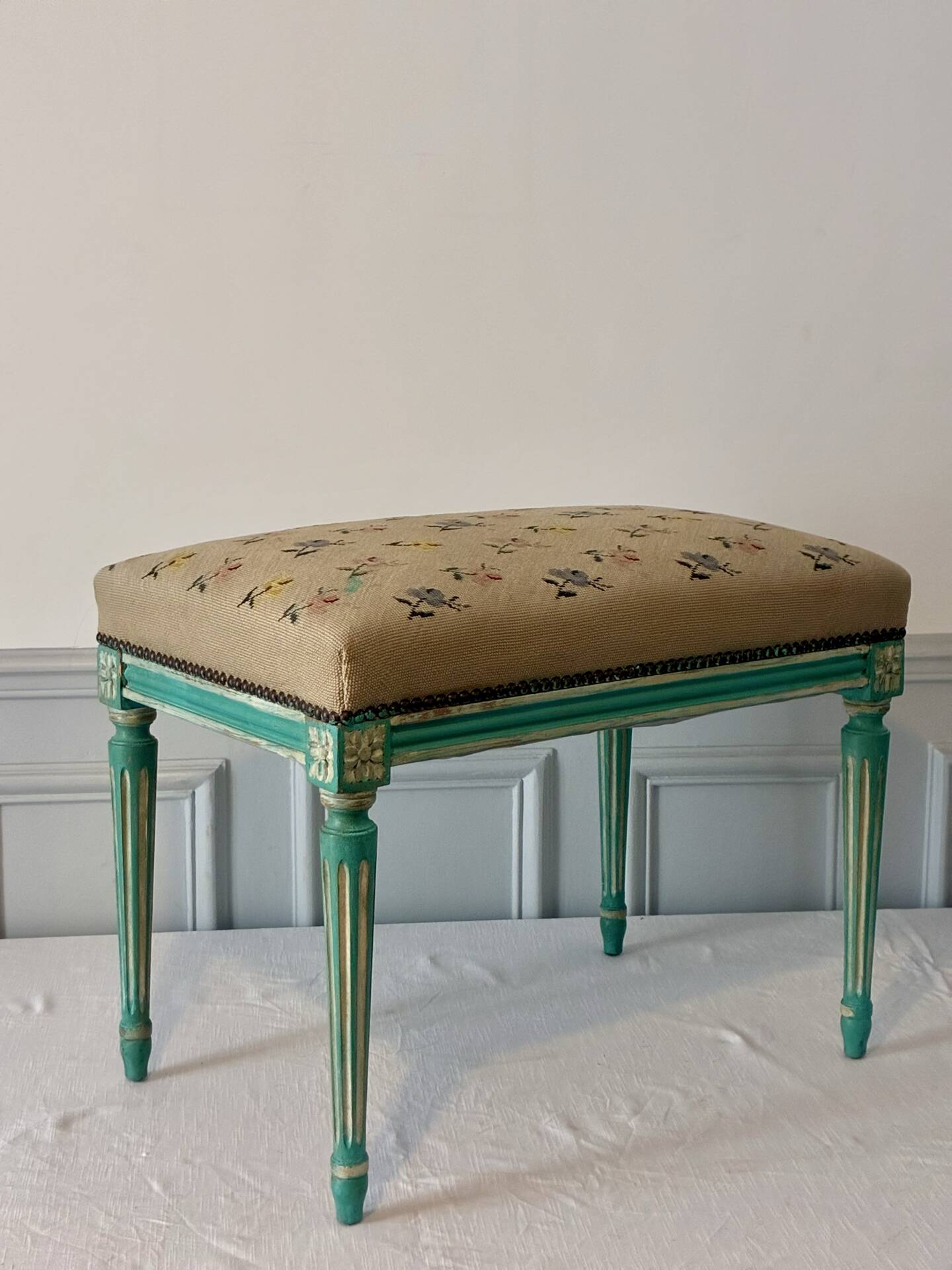 Elegant Louis XVI style bench or piano stool.