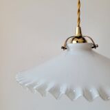 Serrated opaline suspension