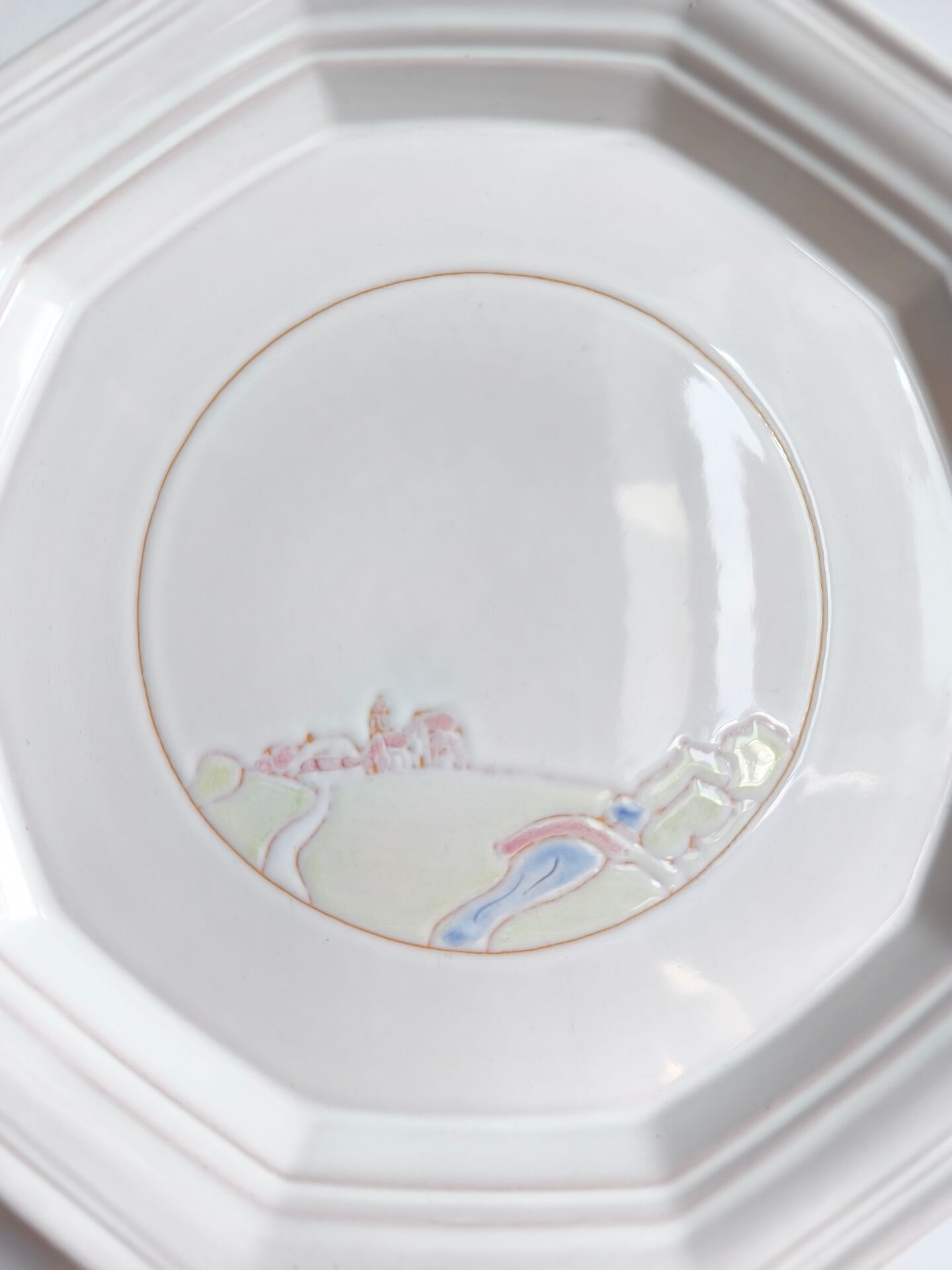 Round vintage Niderviller plate with a country decor.