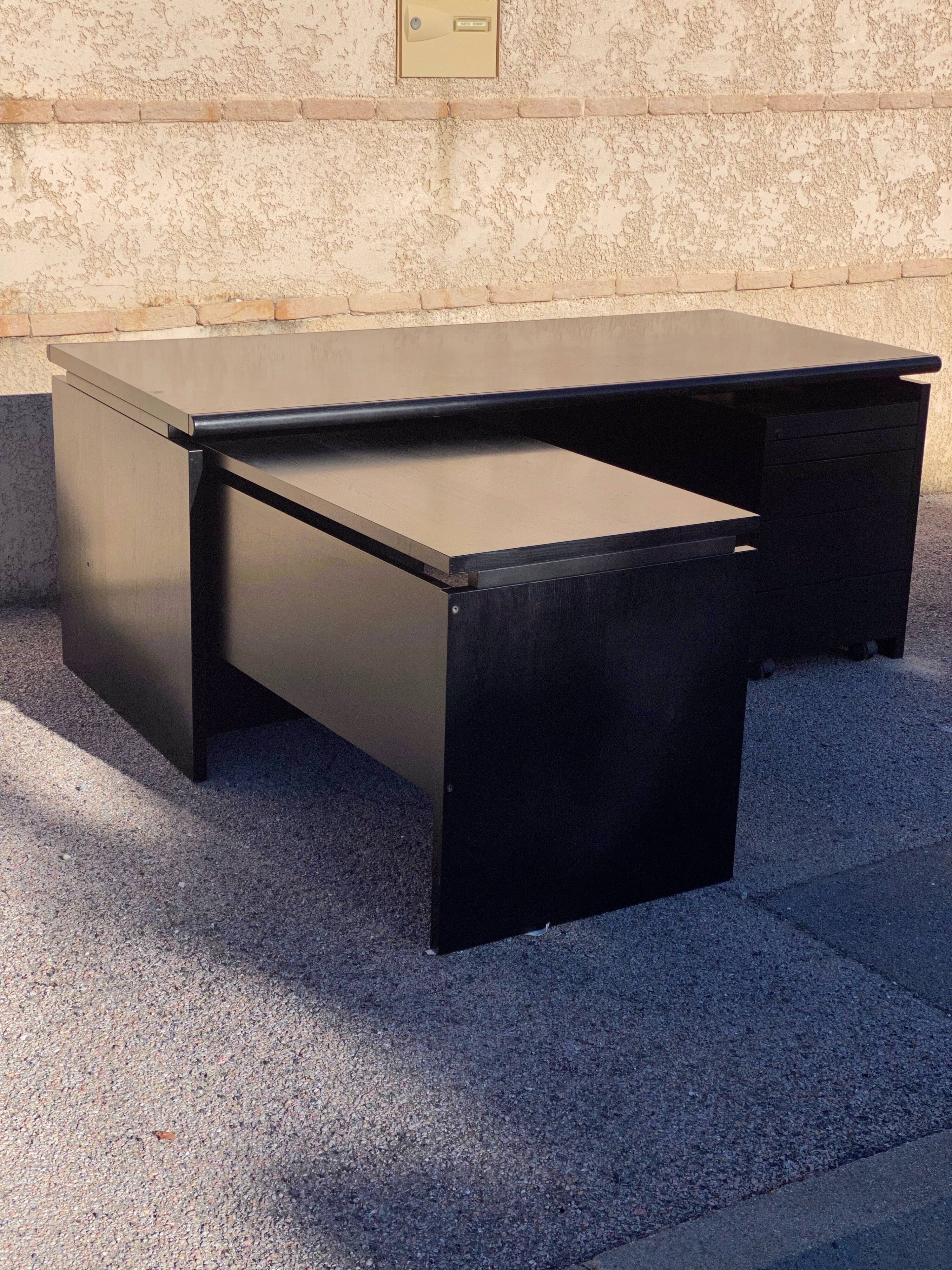 Important office with return, Italian design, black lacquered wood, Nègroni edition, late 80s