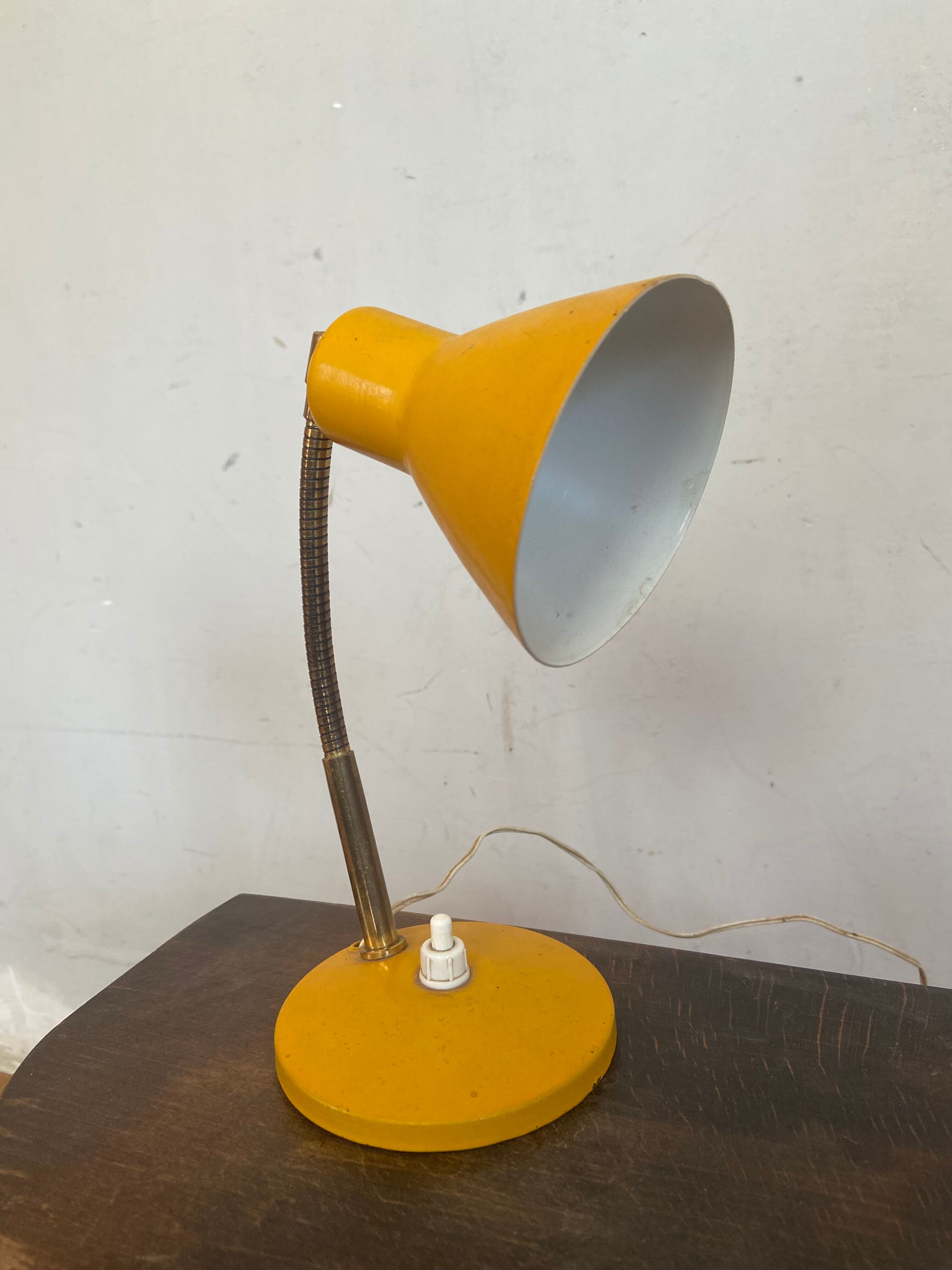 Table lamp années 60 in sheet metal yellow