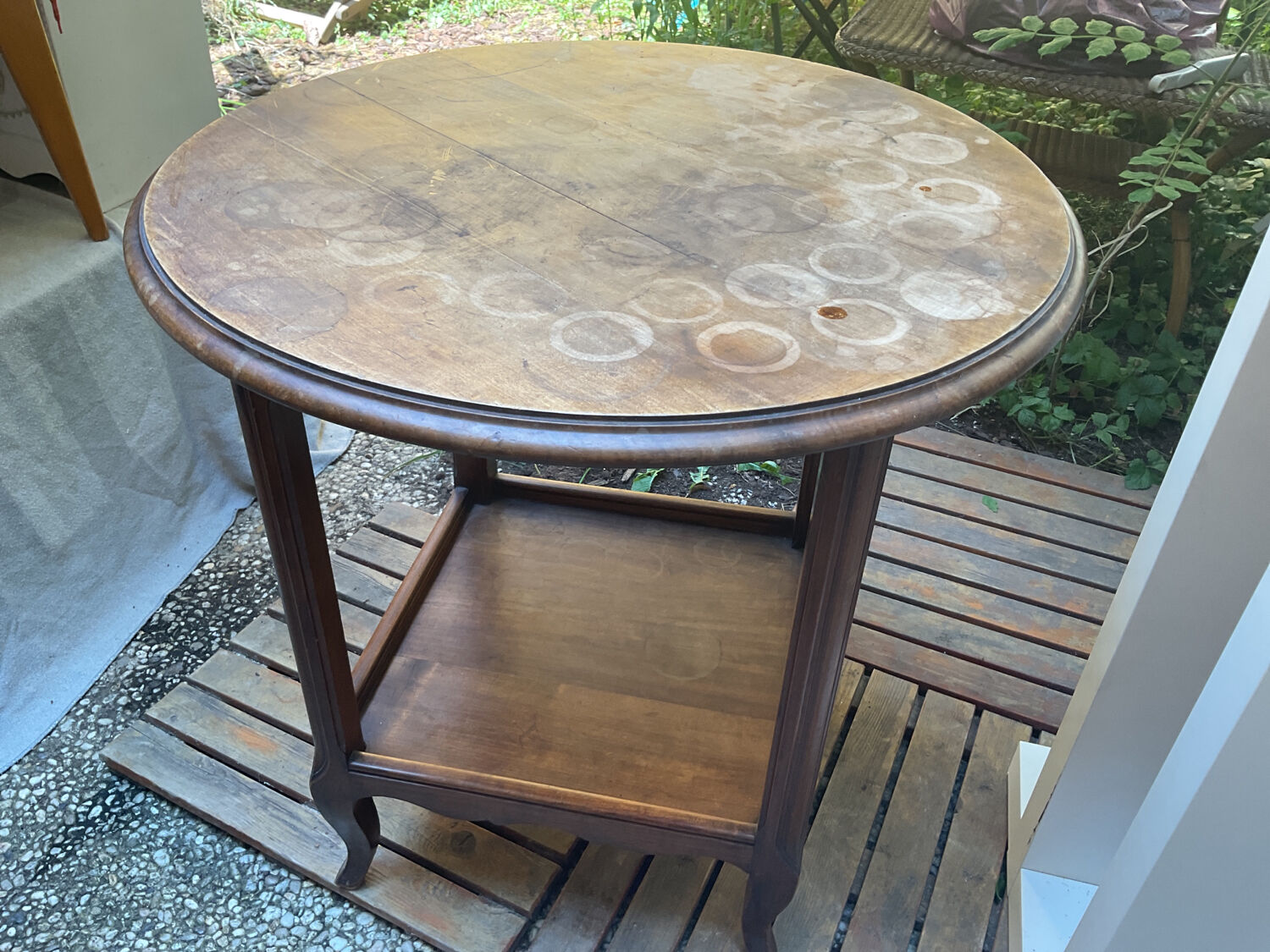 Chene vintage coffee round table