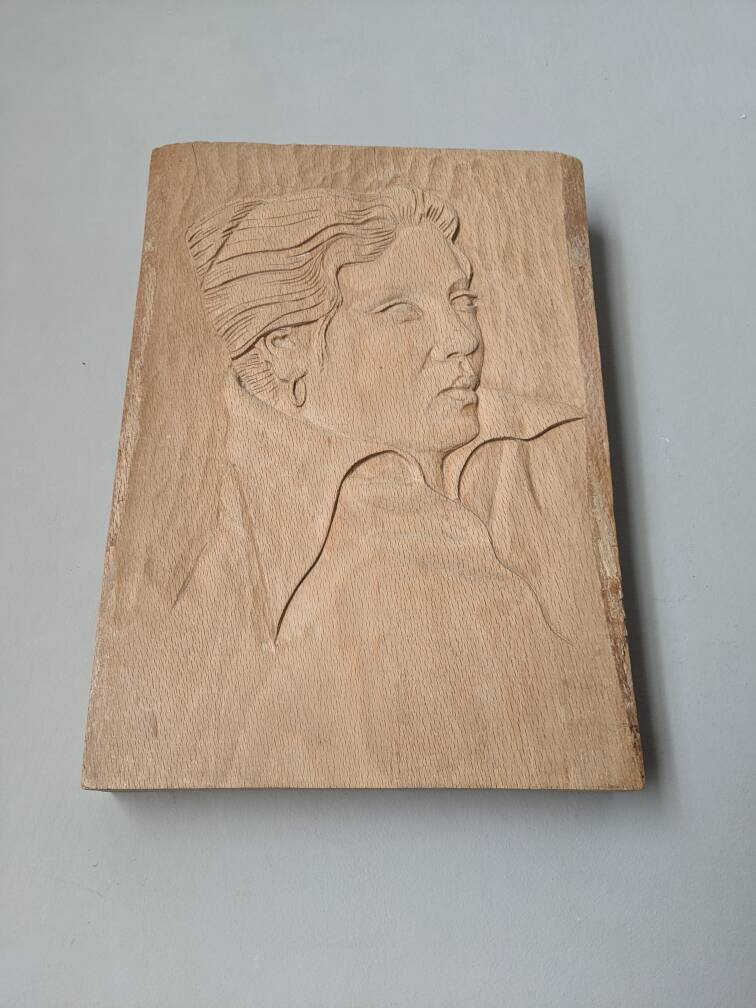 Handcrafted wall sculpture portrait of a woman from the 60s, handcrafted frame