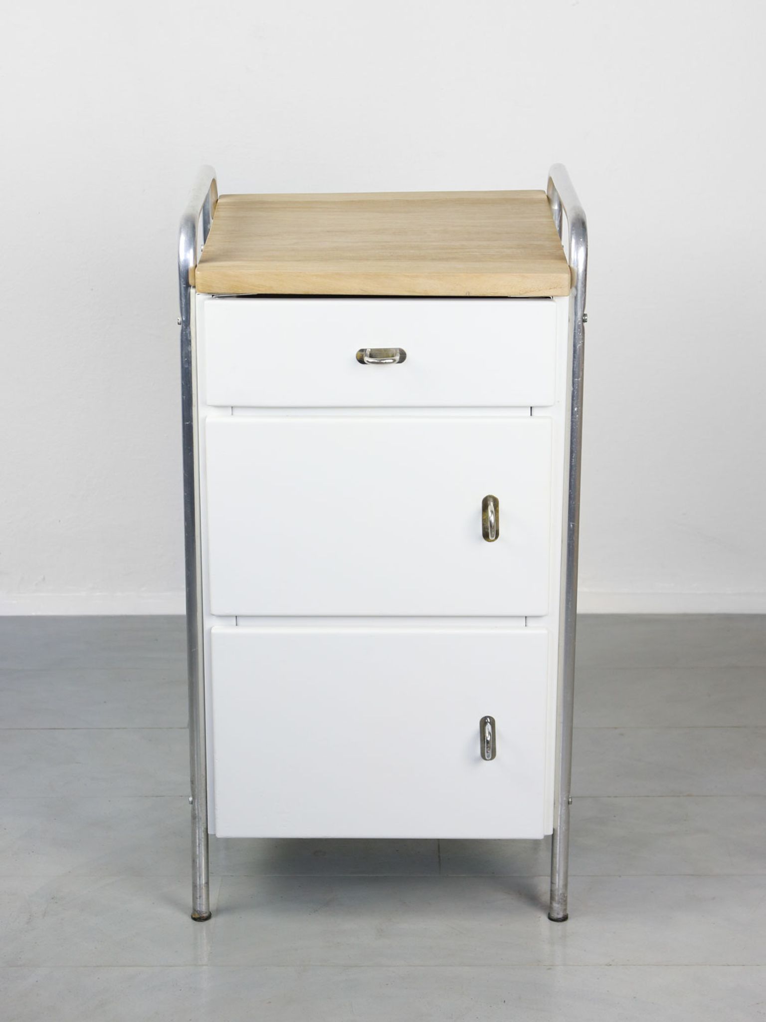 Cabinet industriel du milieu du siècle