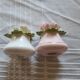 Salière et poivrière fleurs en porcelaine Denton