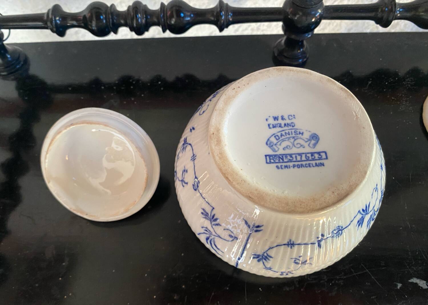 English sugar bowl in half-porcelain, antique.