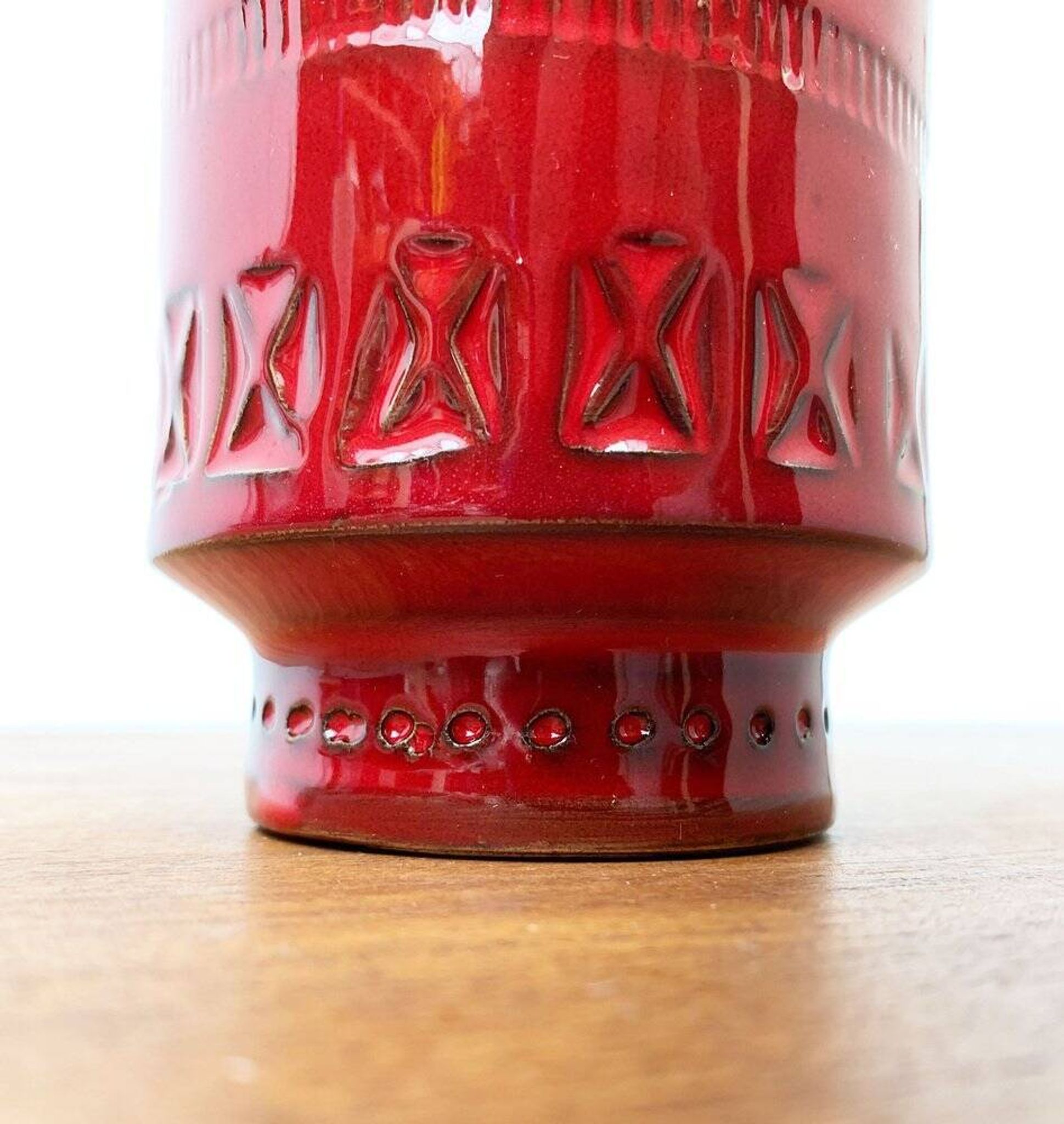 Red pottery vase Rimini Italian from the mid-century by Aldo Londi for Bitossi, 1960s.