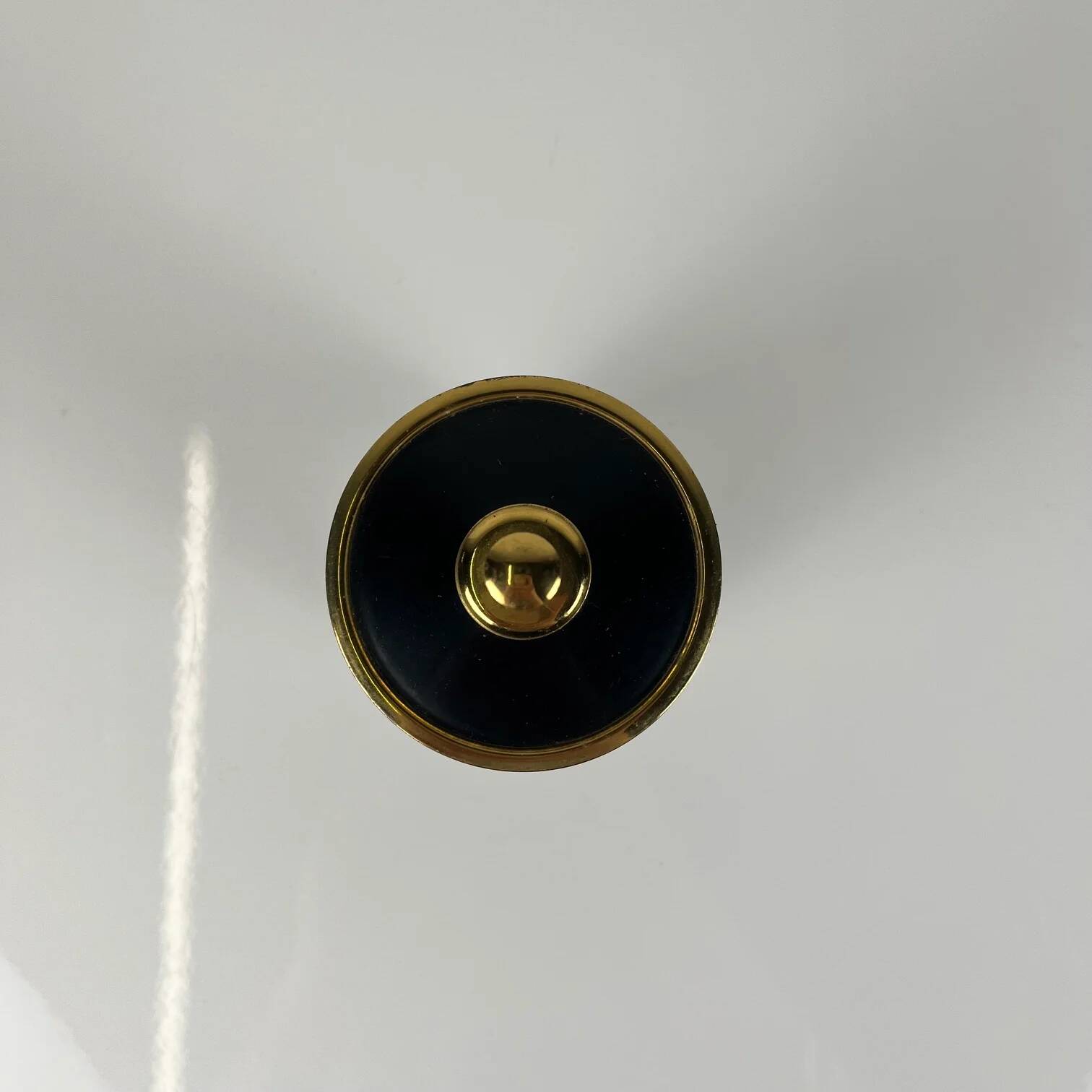 Distributeur, porte-cigarettes en métal noir et doré, 1960-70