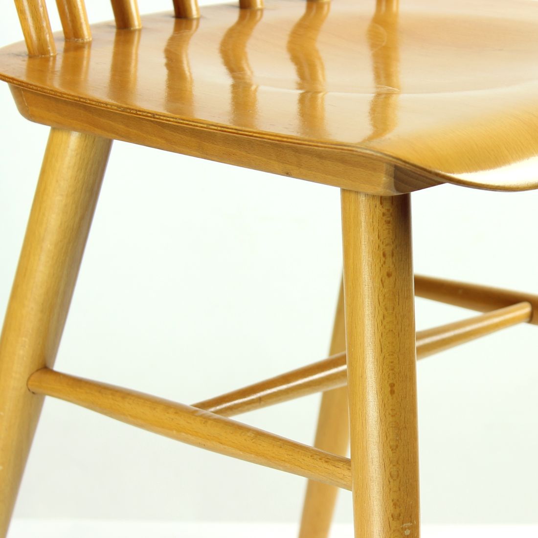Chaise Ironica du milieu du siècle par TON en bois de chêne, Tchécoslovaquie Années 1960