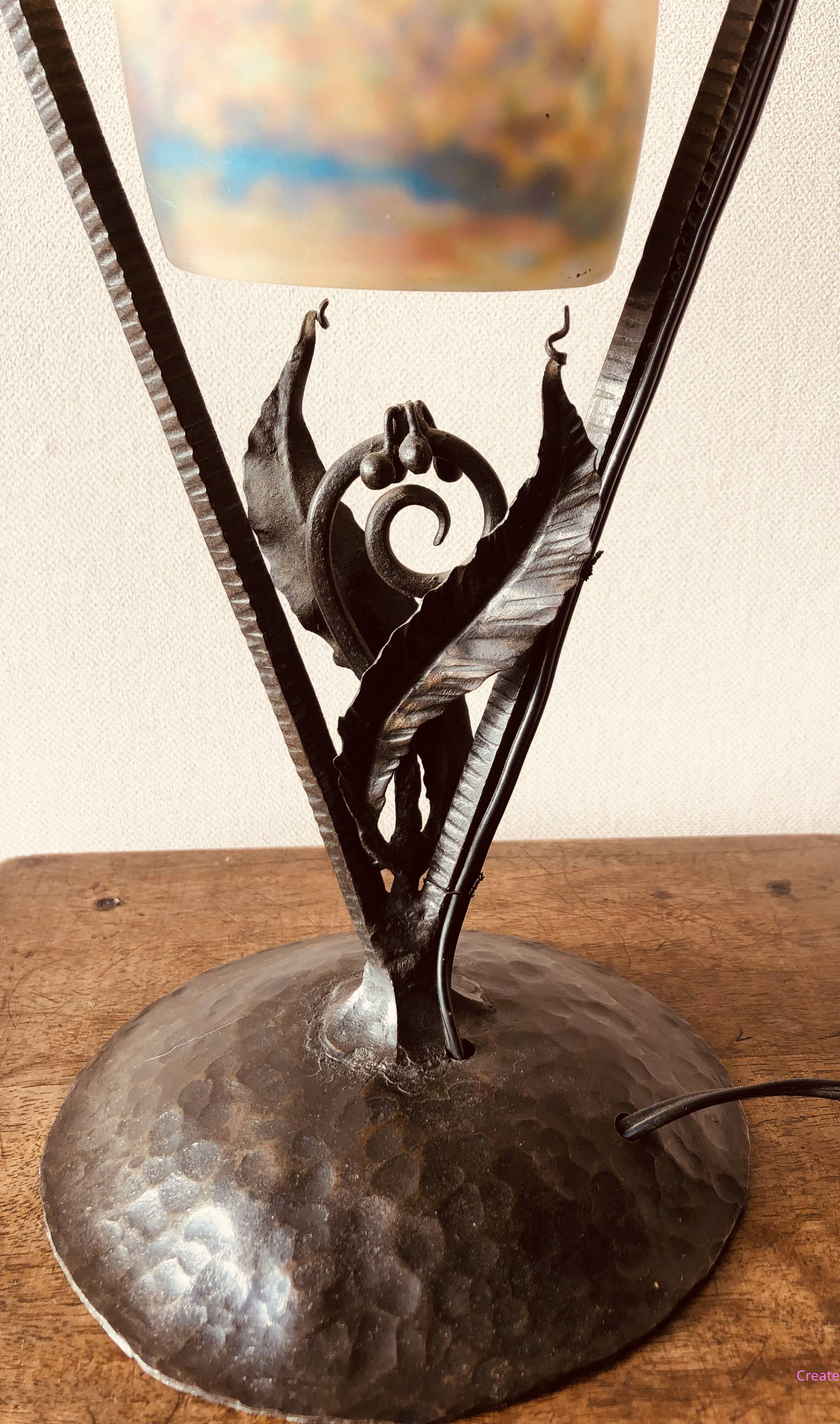 Art deco table lamp with hammered wrought iron base and tulip muller brothers lunéville signed
