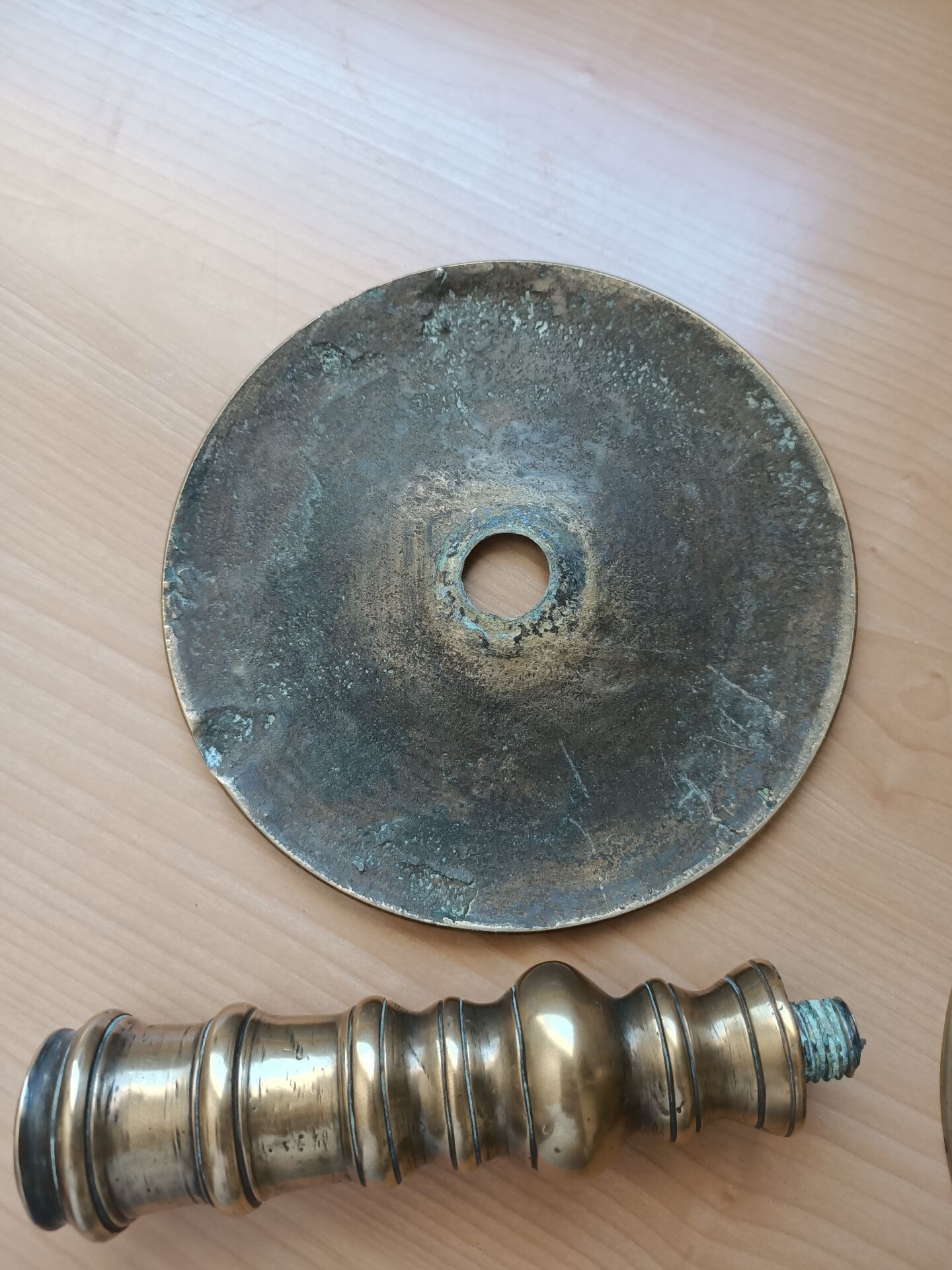 Bougeoir à disque en bronze