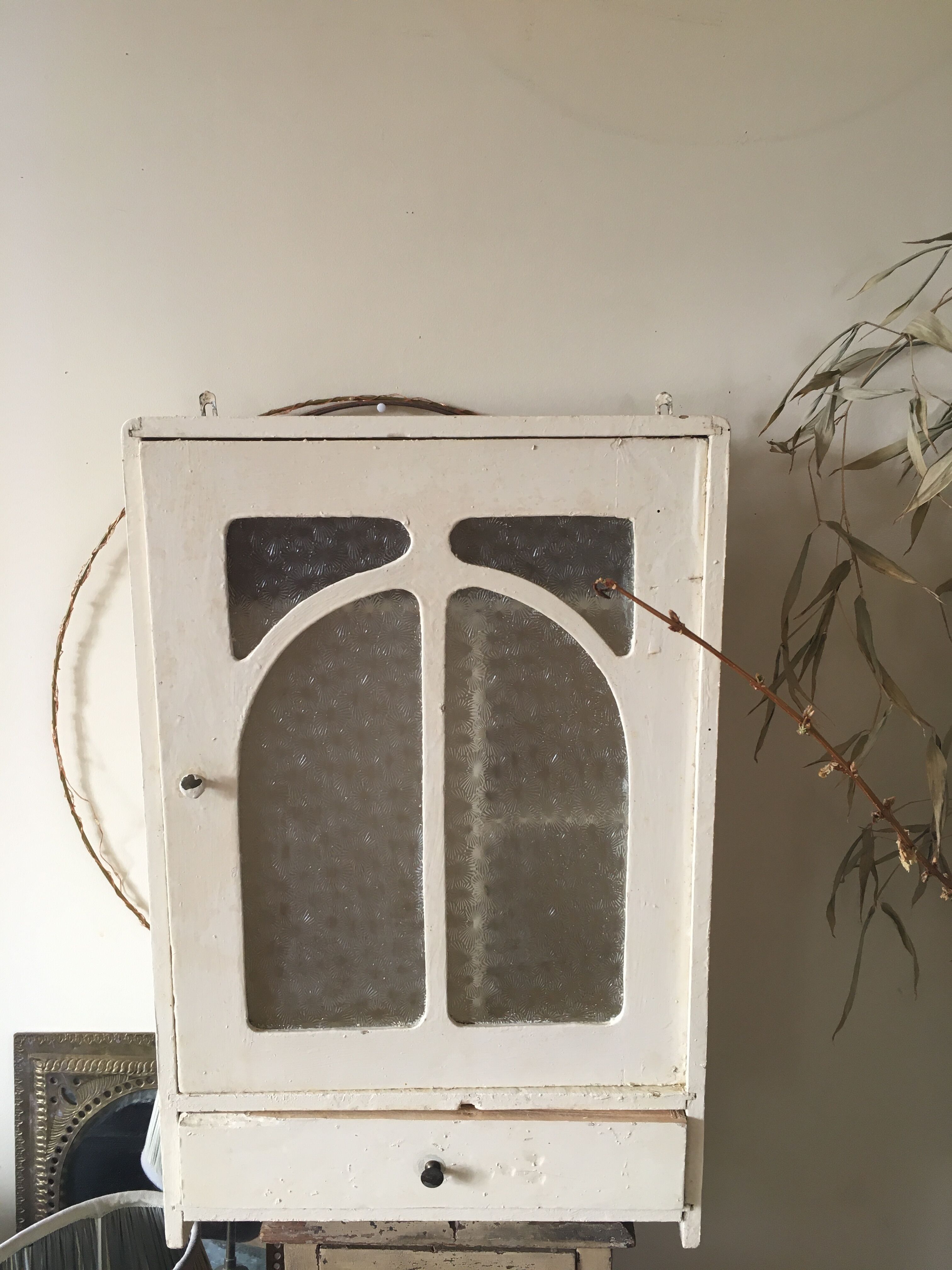 Pharmacy cabinet