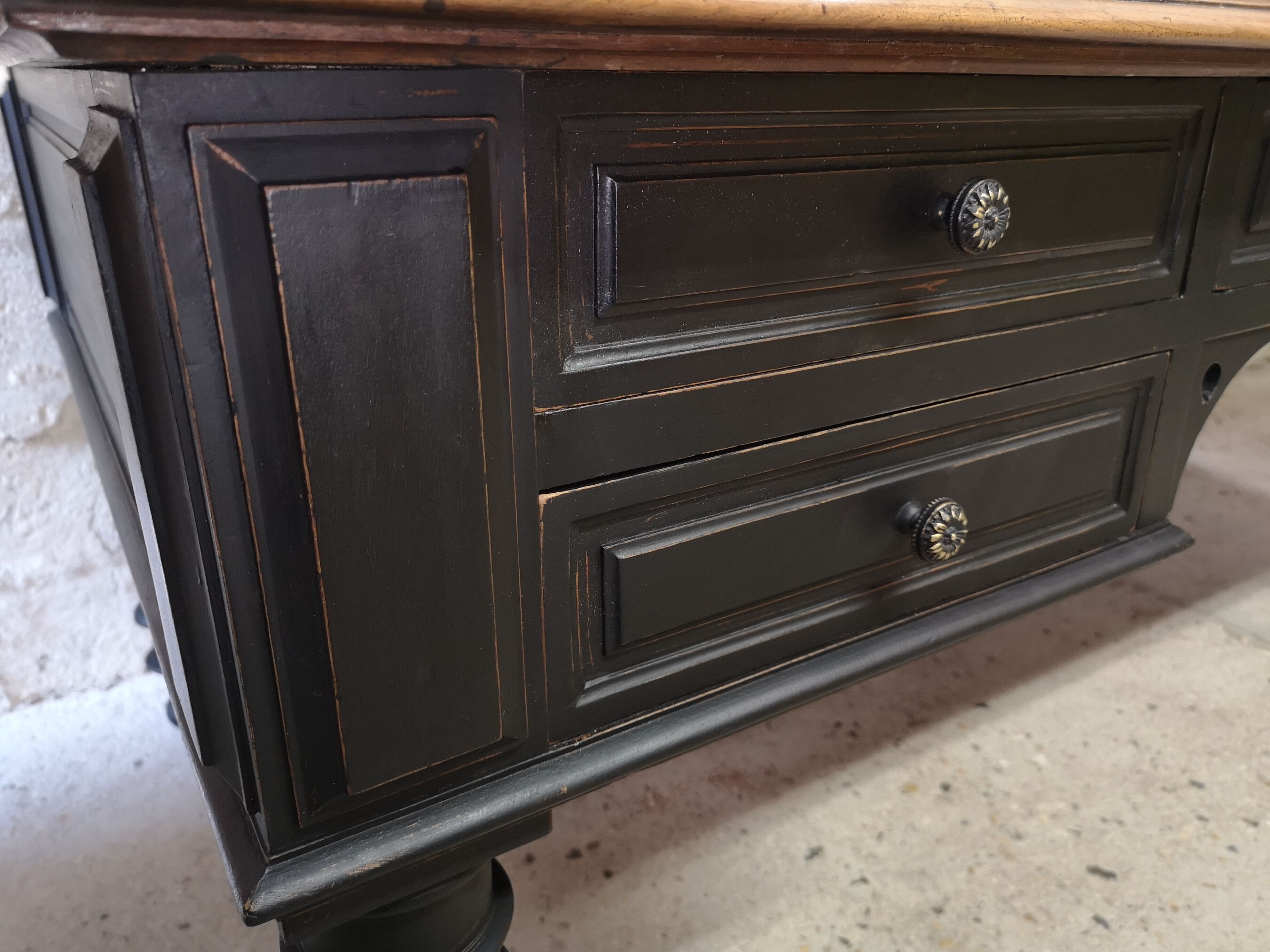 Flat desk Louis Philippe patina walnut nineteenth
