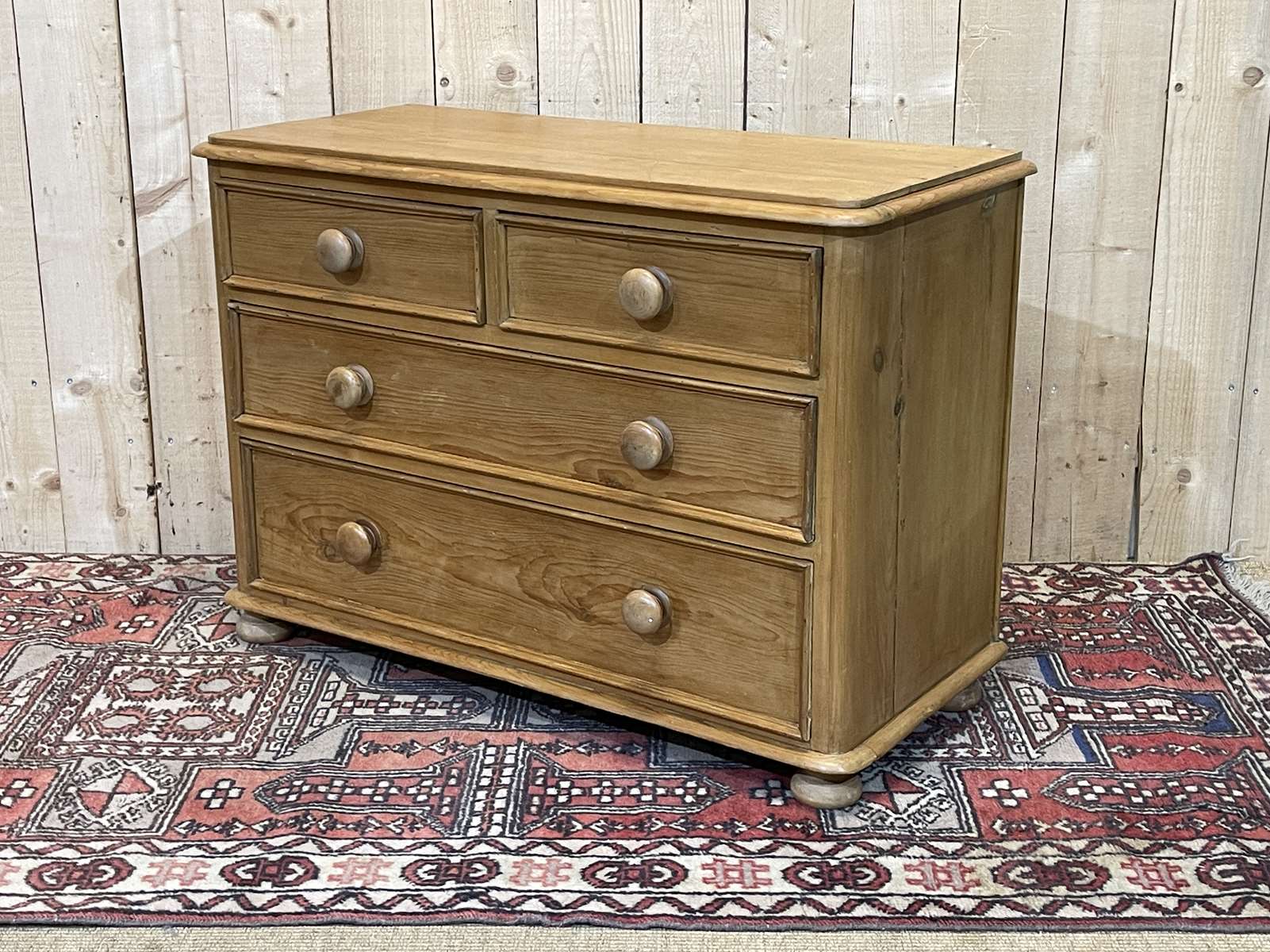 English chest of drawers of the nineteenth century in fir