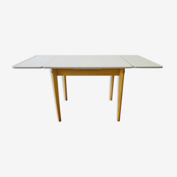 Extendable dining table made of beech wood and formica up to 150 cm